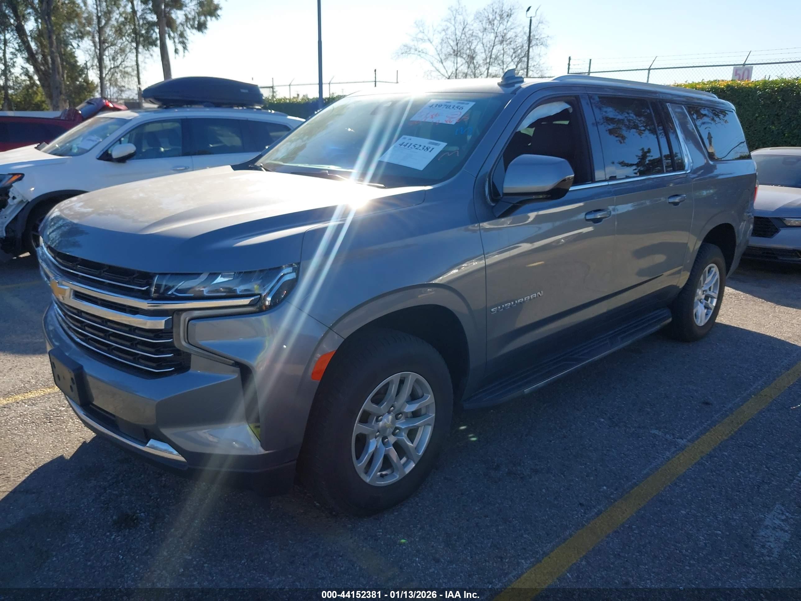 CHEVROLET SUBURBAN image 2