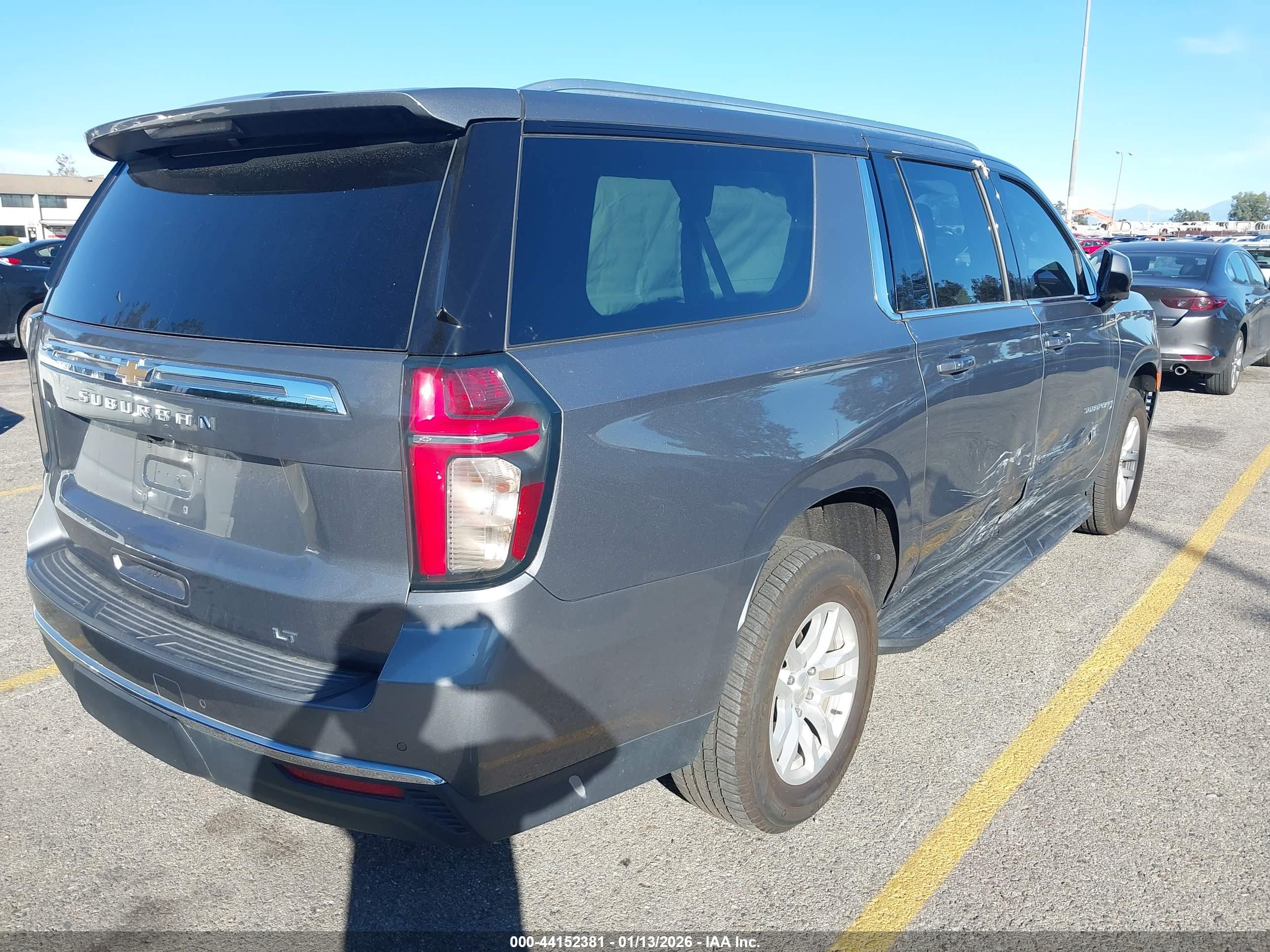 CHEVROLET SUBURBAN image 4