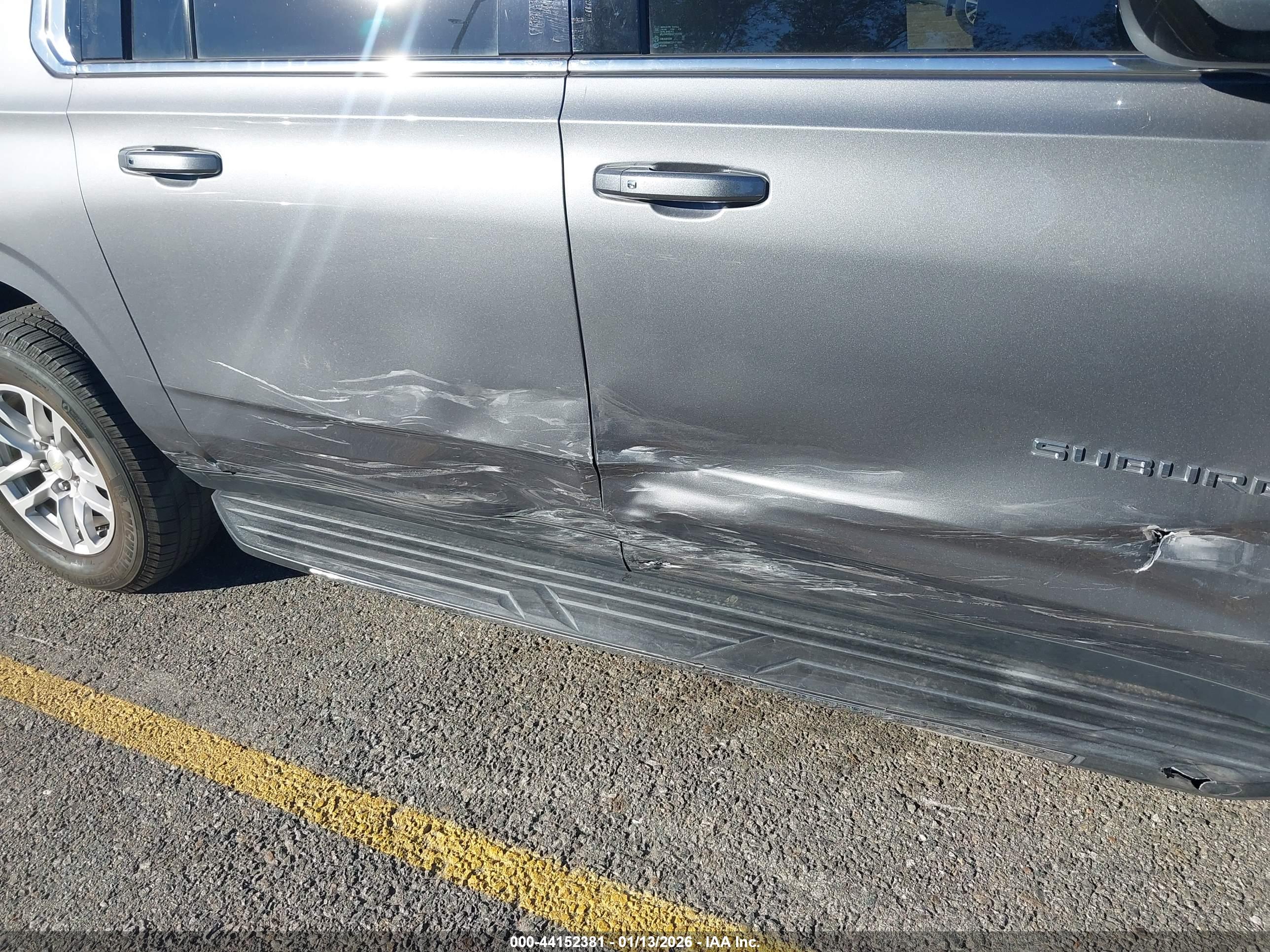 CHEVROLET SUBURBAN image 6