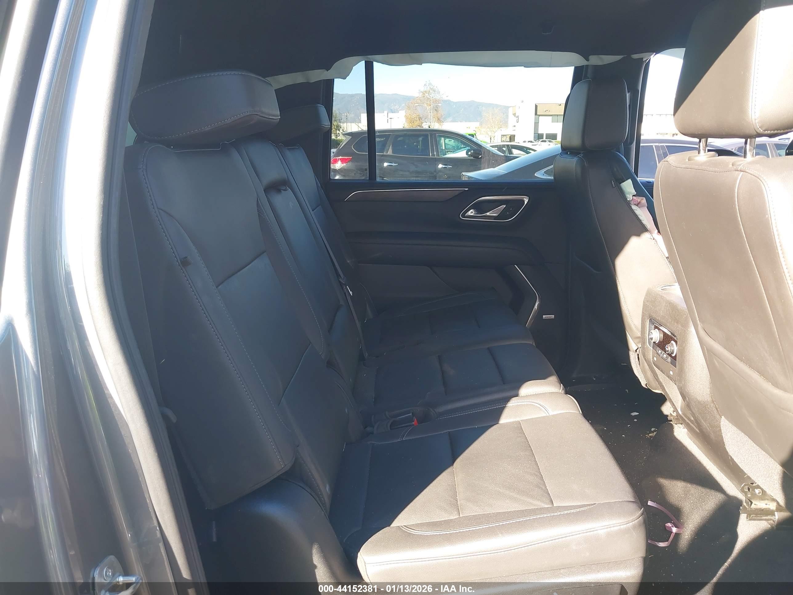 CHEVROLET SUBURBAN image 8