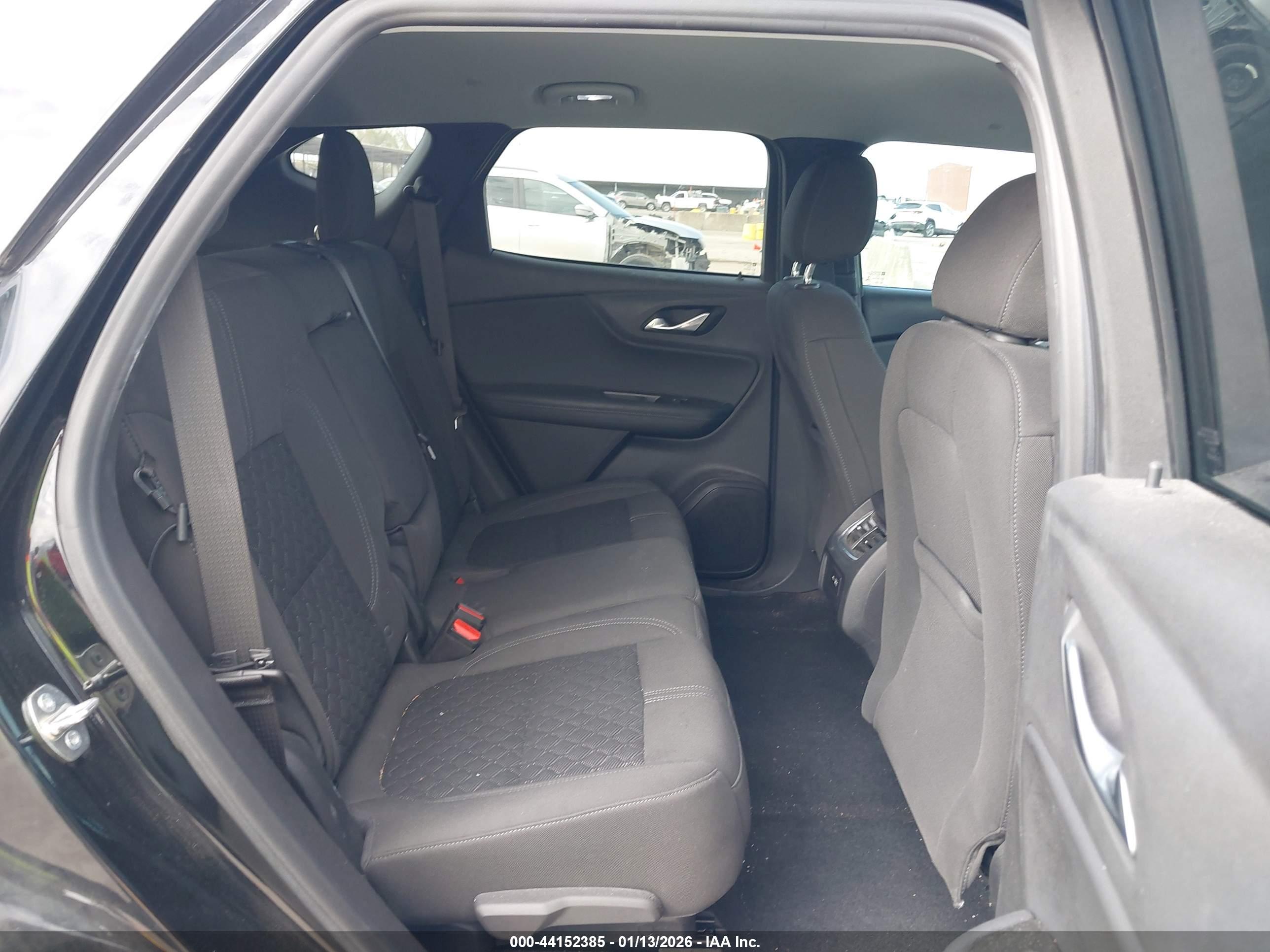 CHEVROLET BLAZER image 8