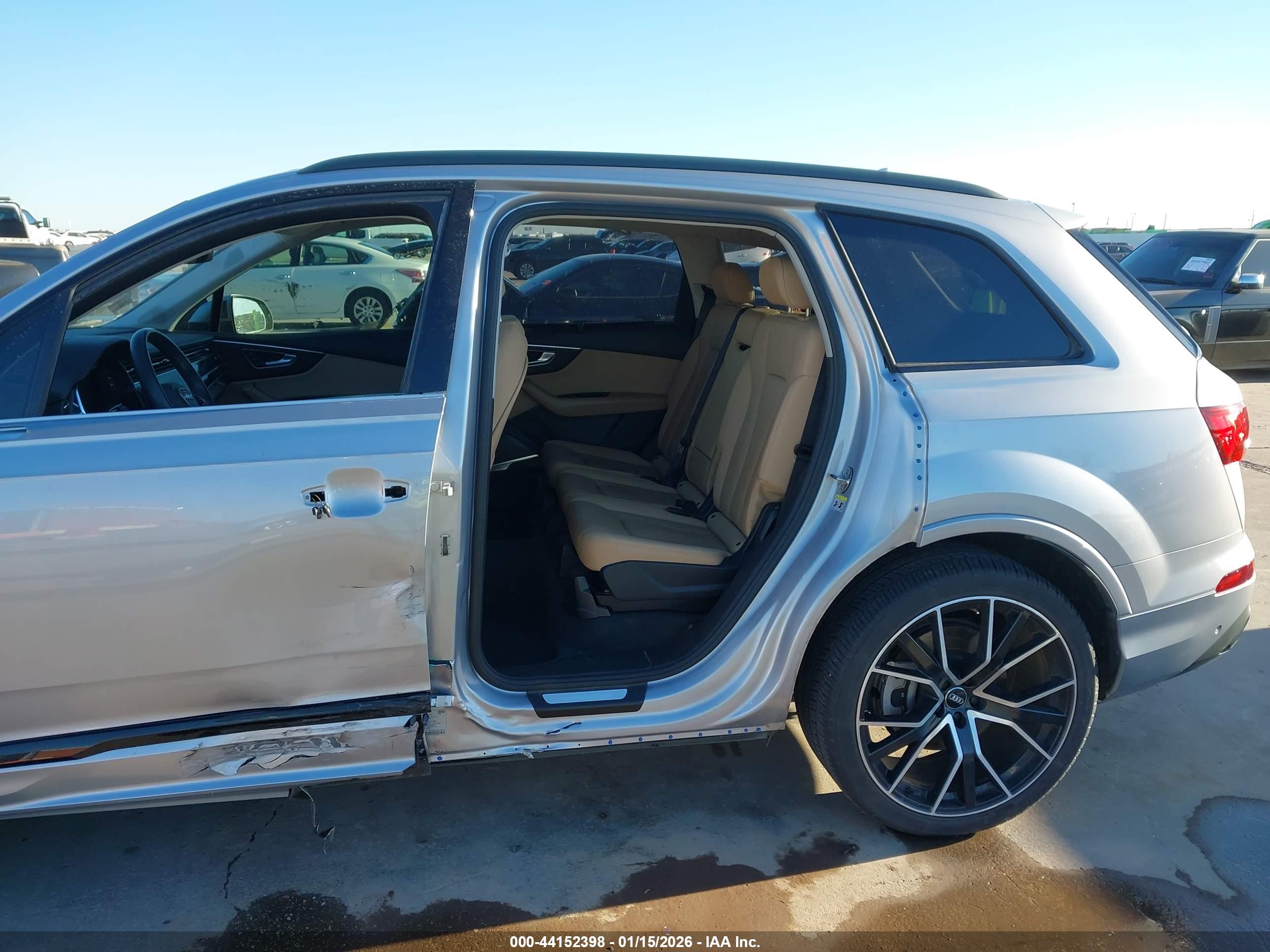 AUDI Q7 image 6