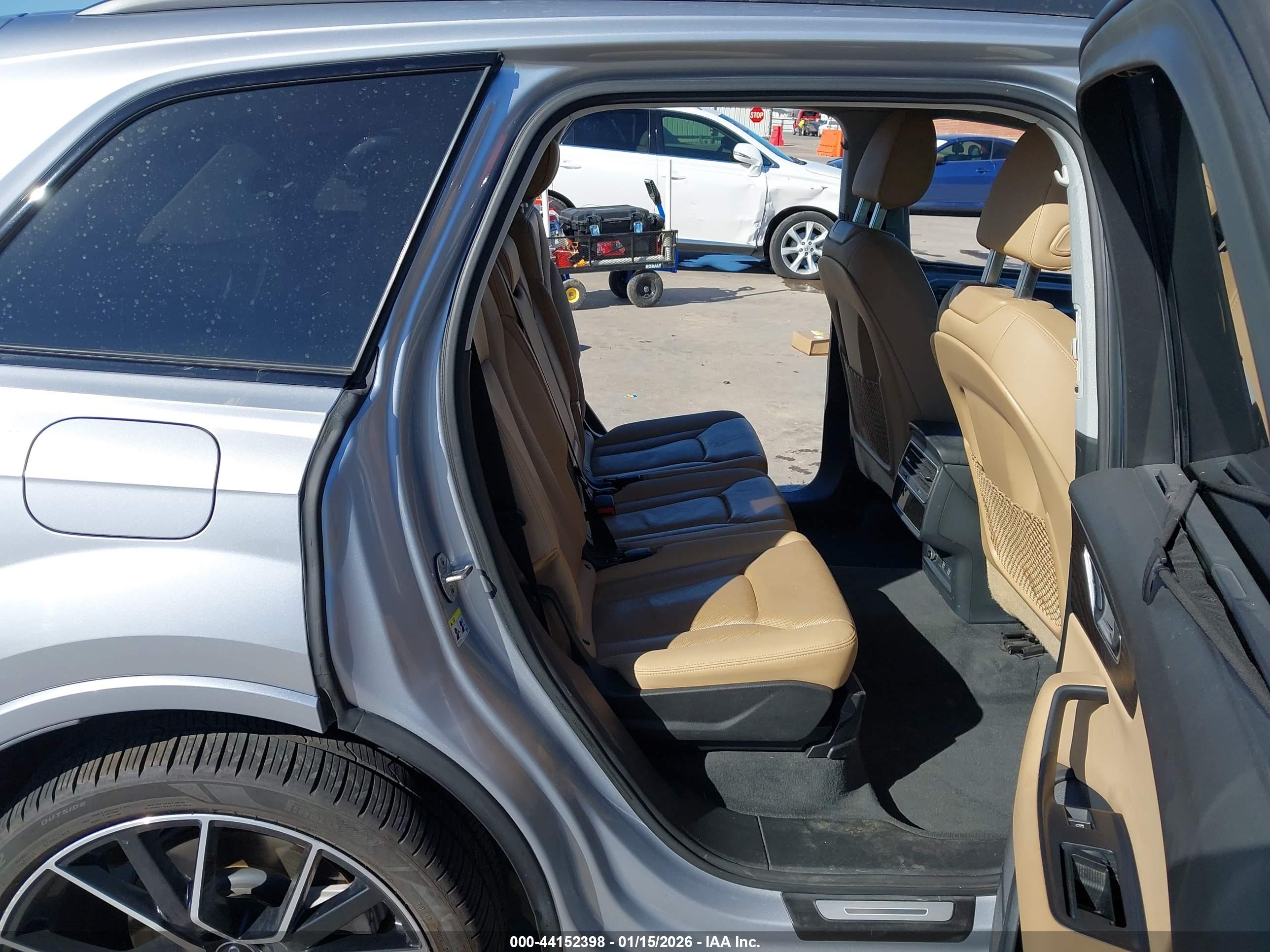 AUDI Q7 image 8