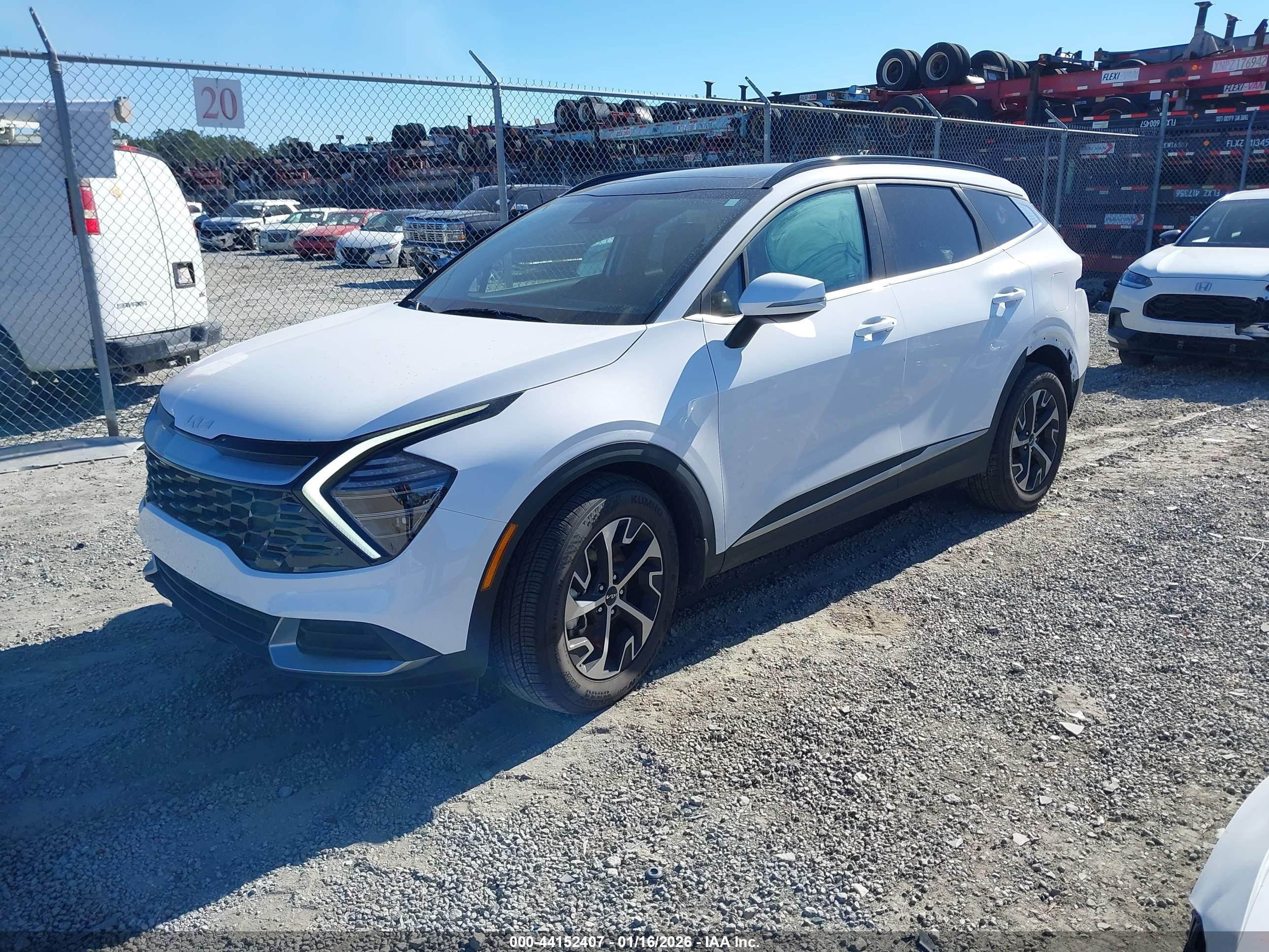 KIA SPORTAGE image 2