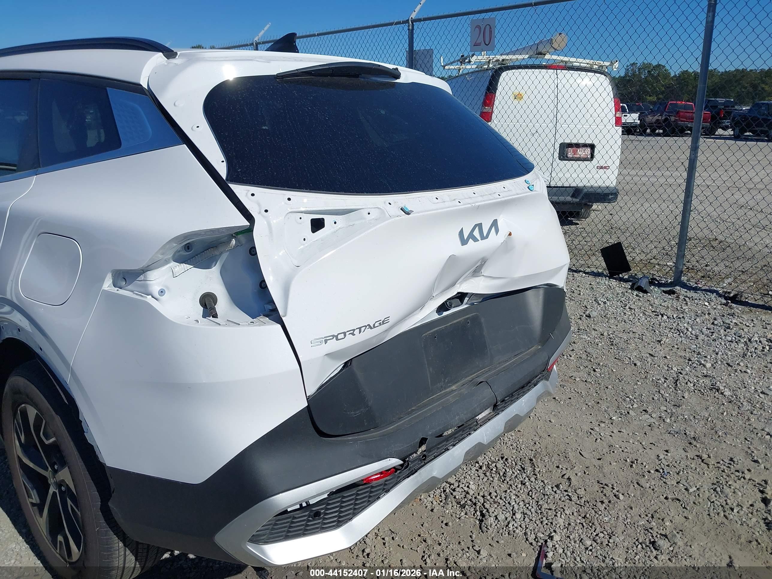 KIA SPORTAGE image 6