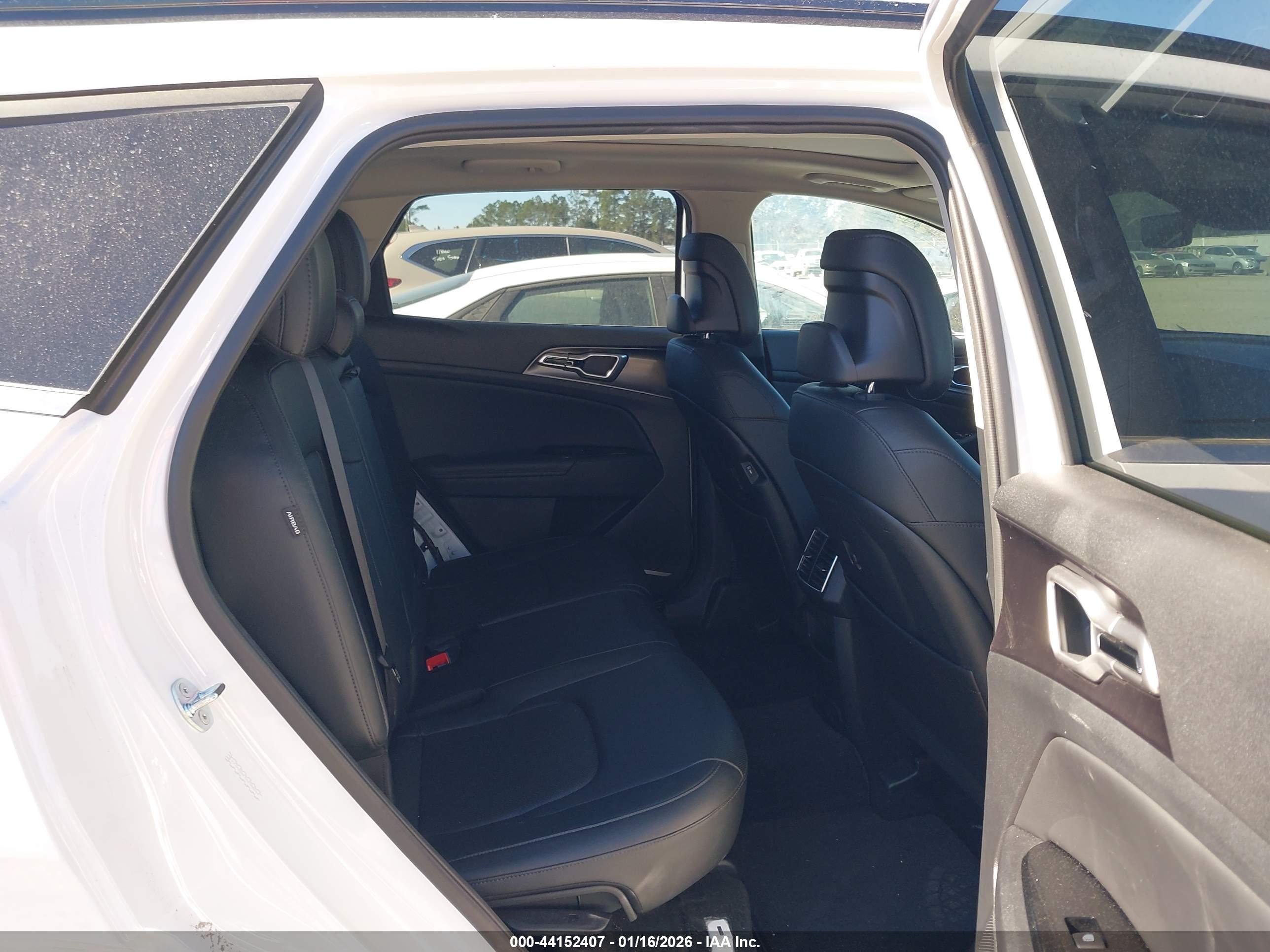 KIA SPORTAGE image 8