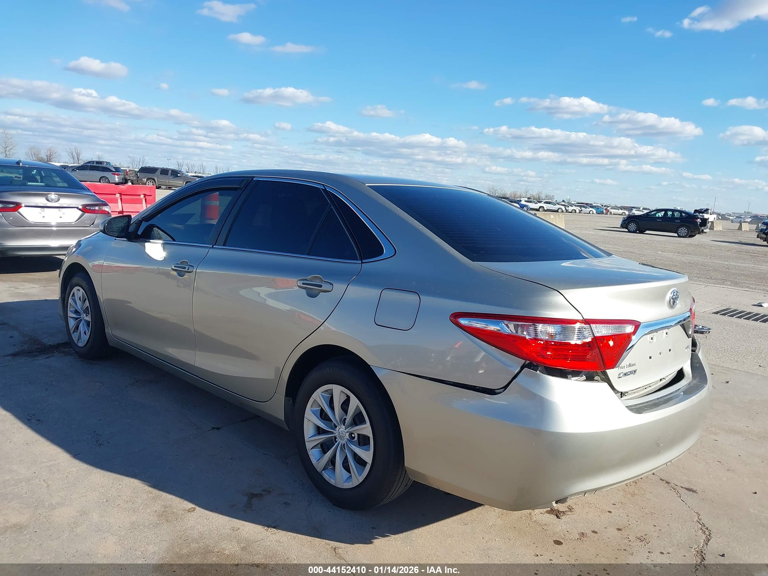 TOYOTA CAMRY image 3