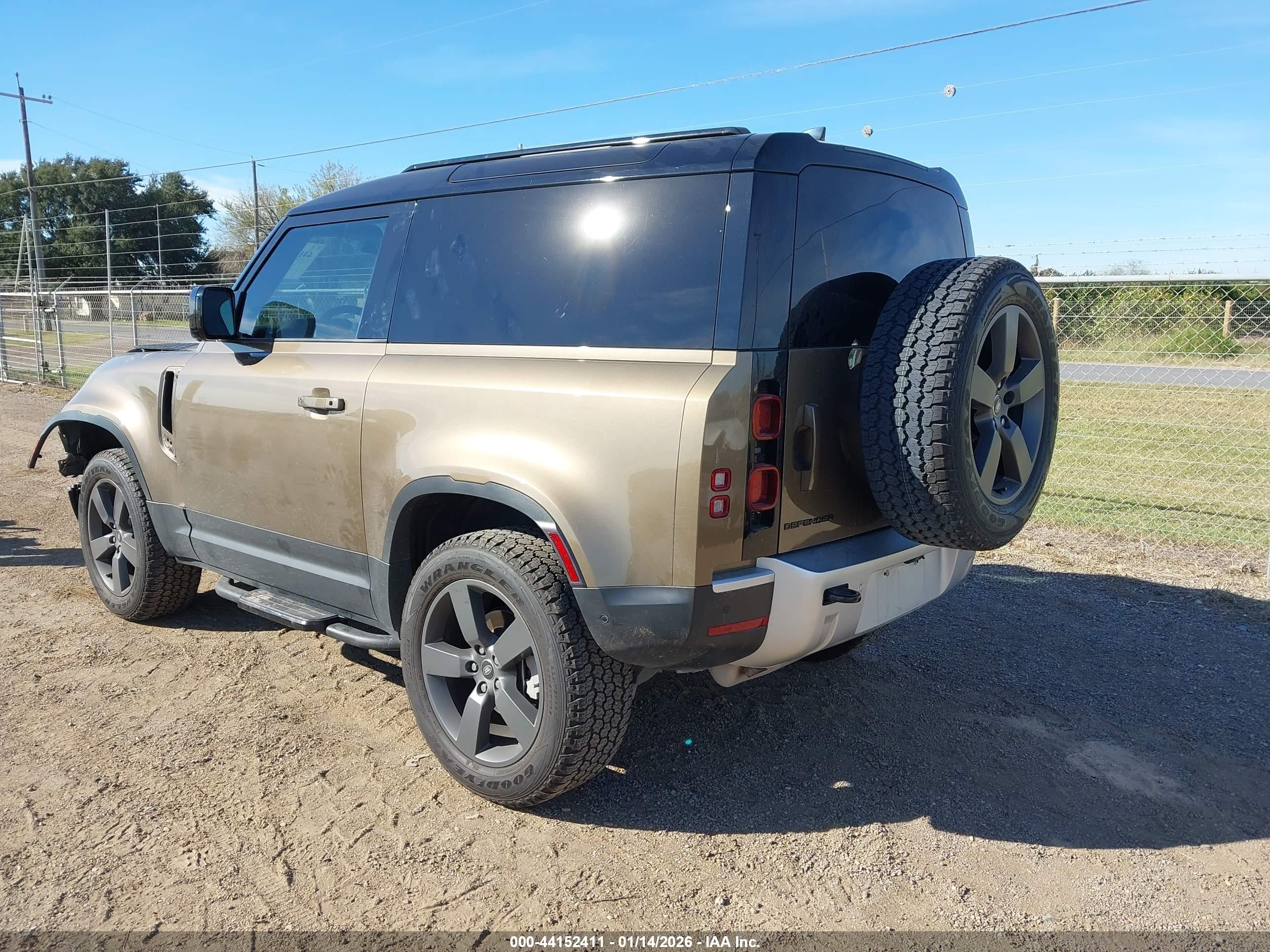 LAND ROVER image 3