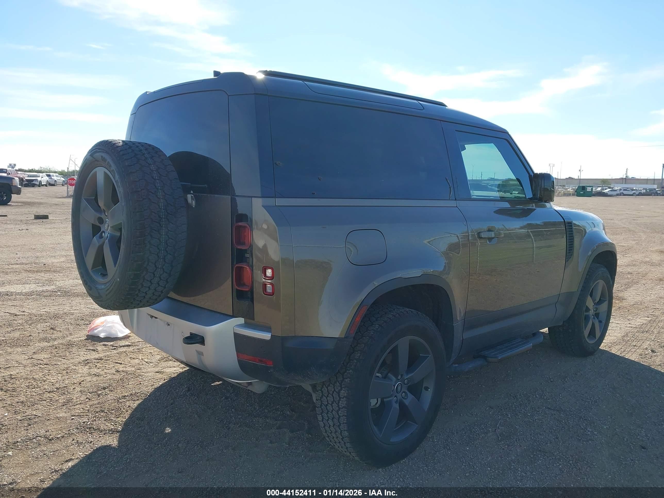 LAND ROVER image 4