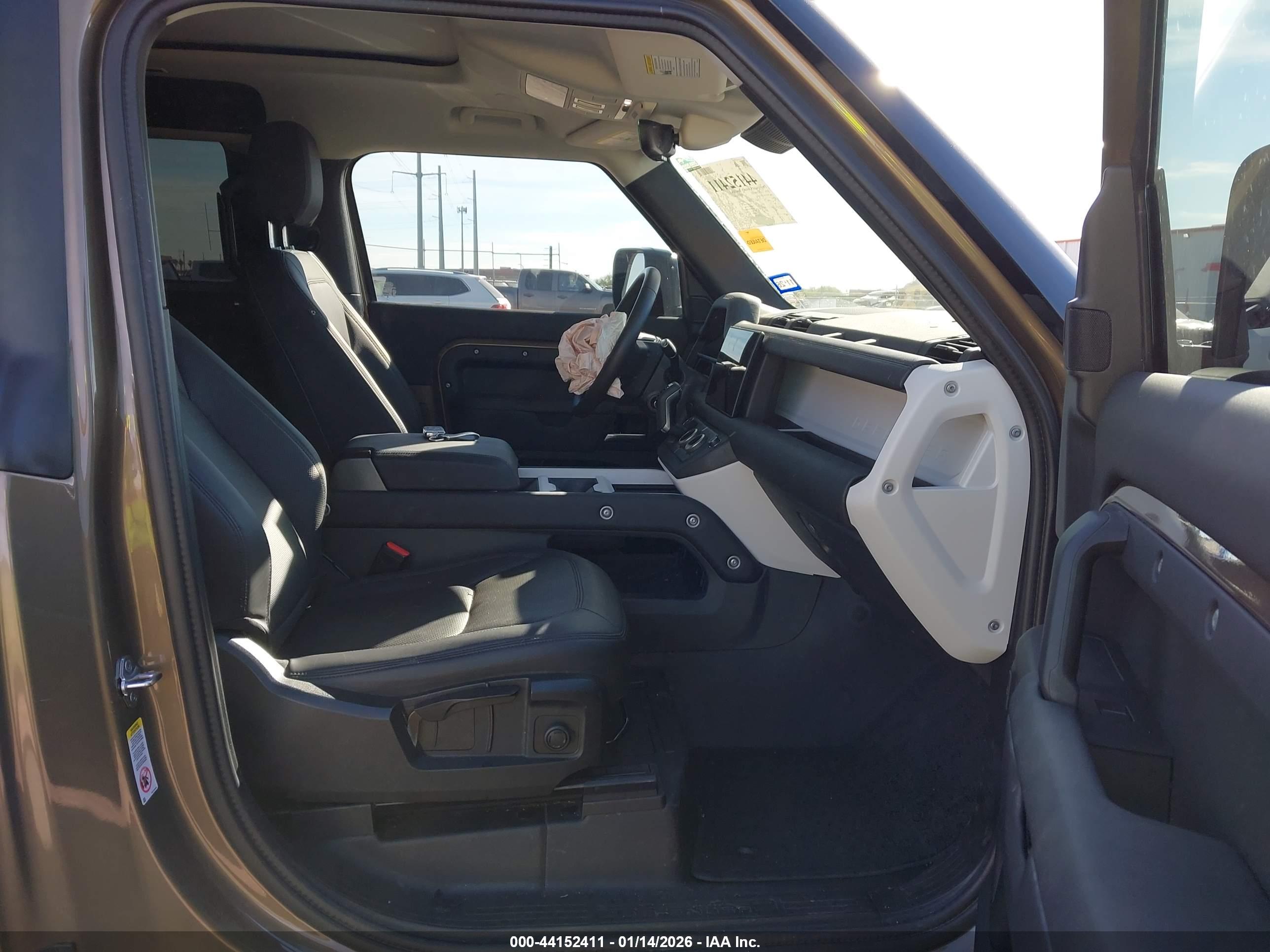 LAND ROVER image 5