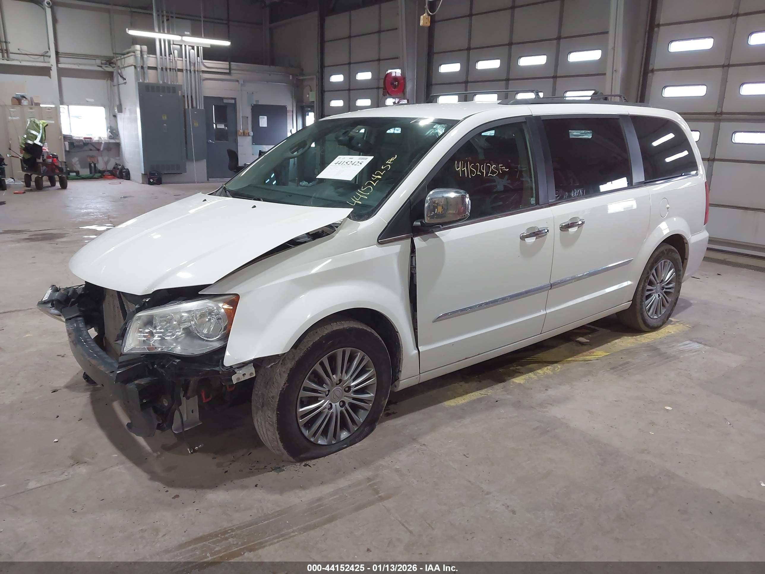 CHRYSLER TOWN image 2
