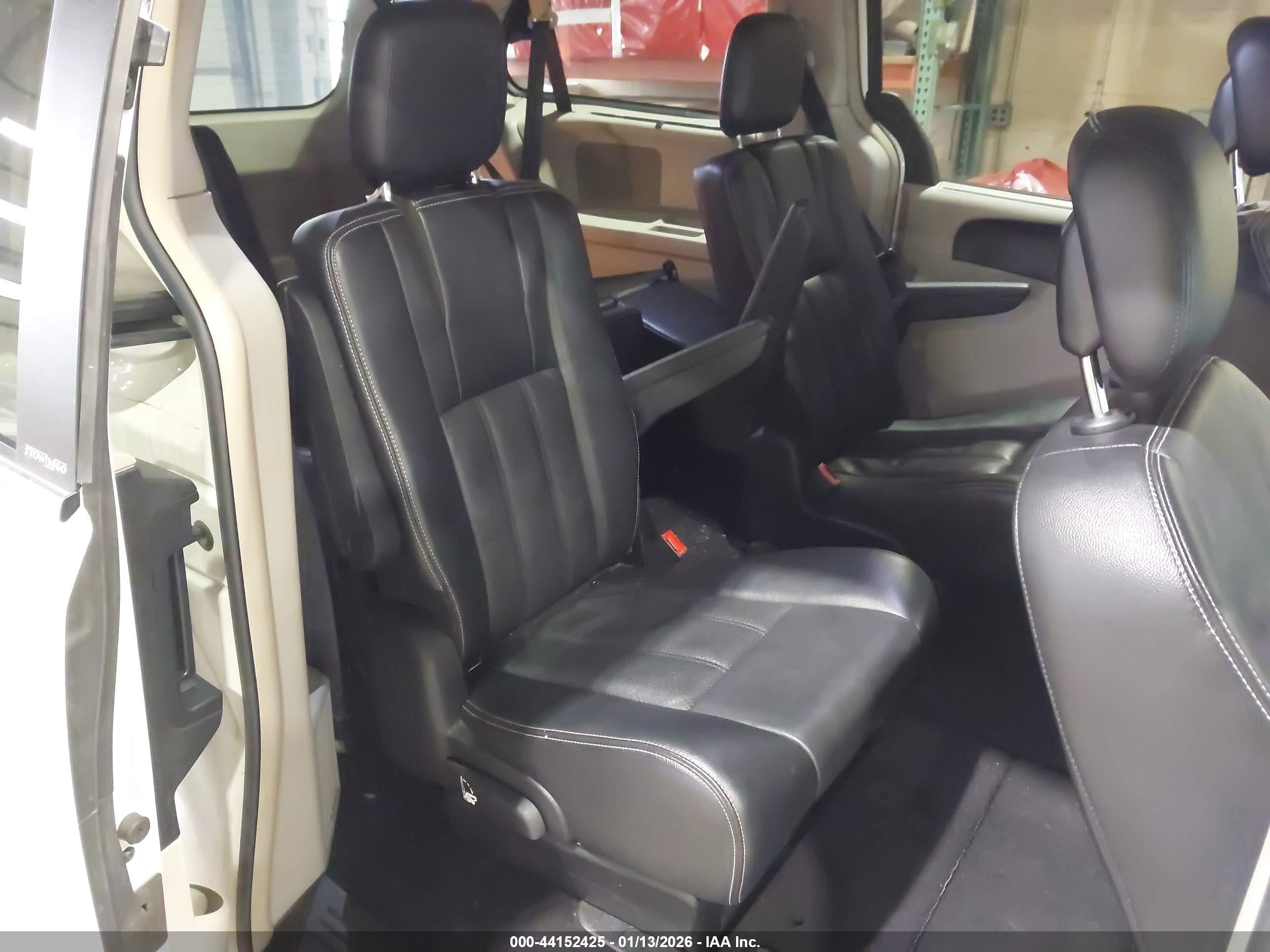 CHRYSLER TOWN image 8