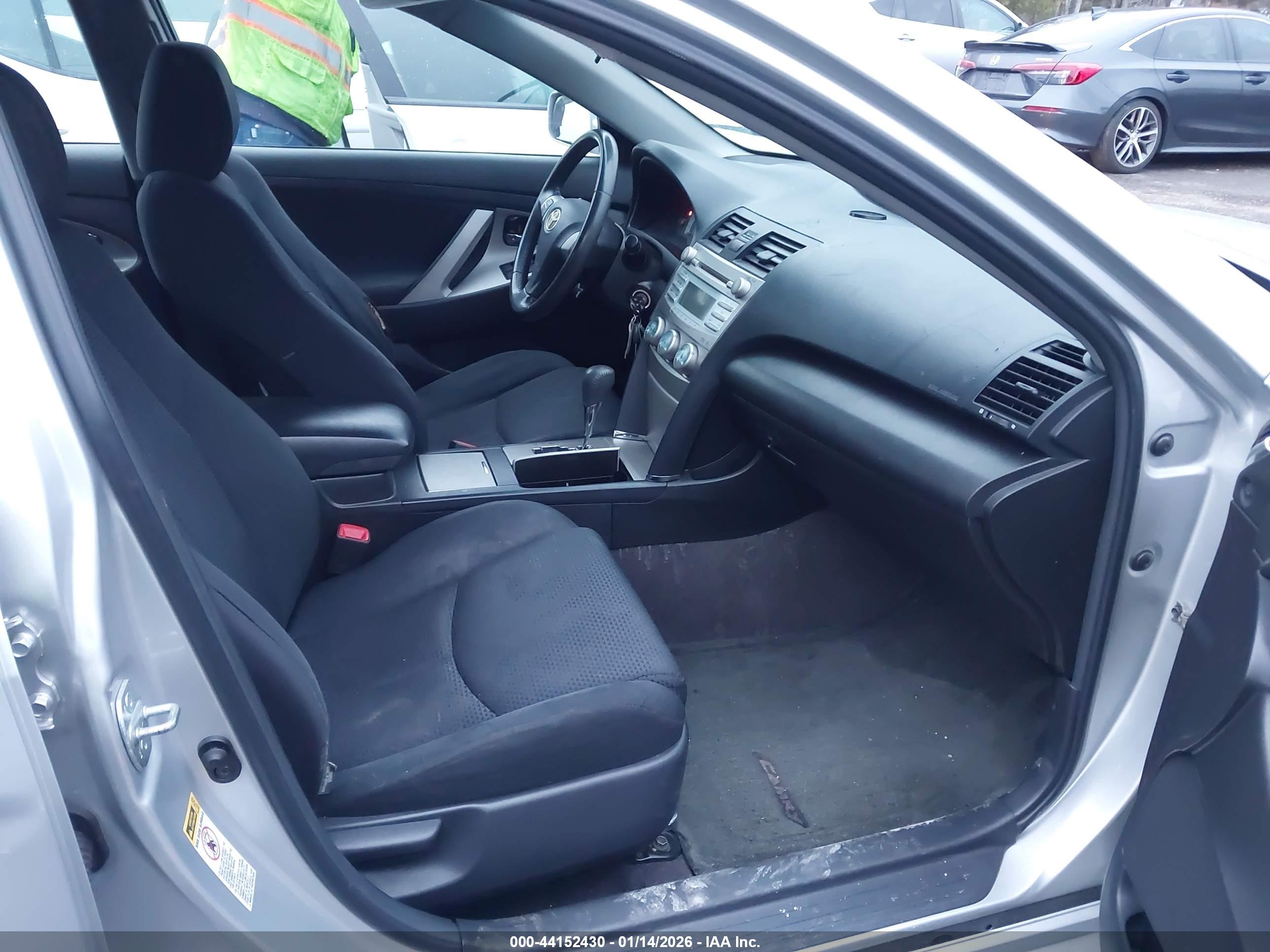 TOYOTA CAMRY image 5