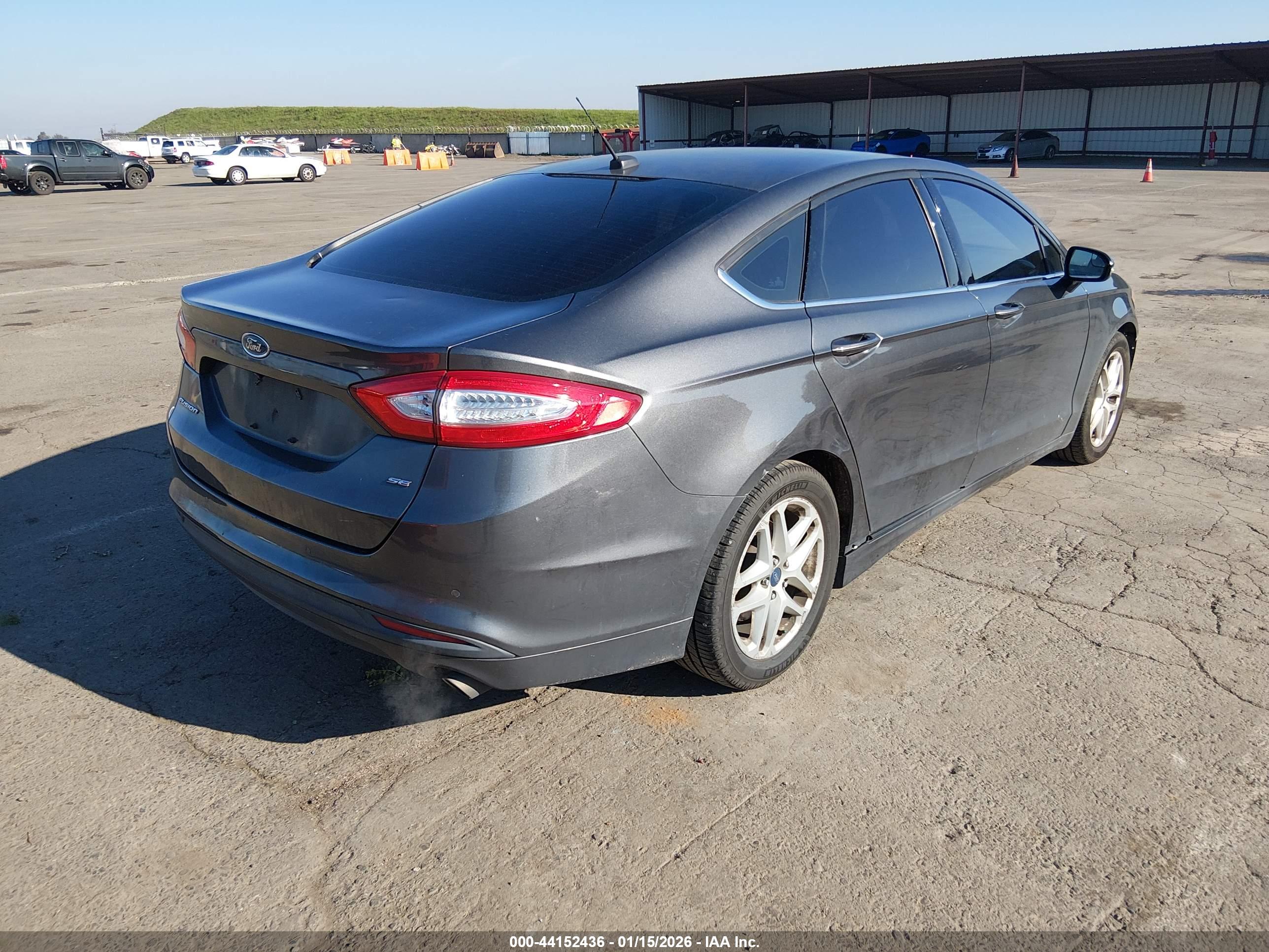 FORD FUSION image 4