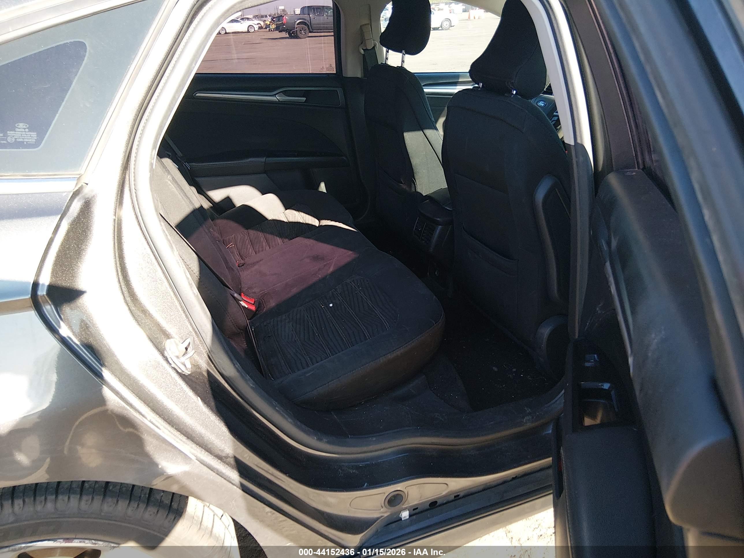 FORD FUSION image 8