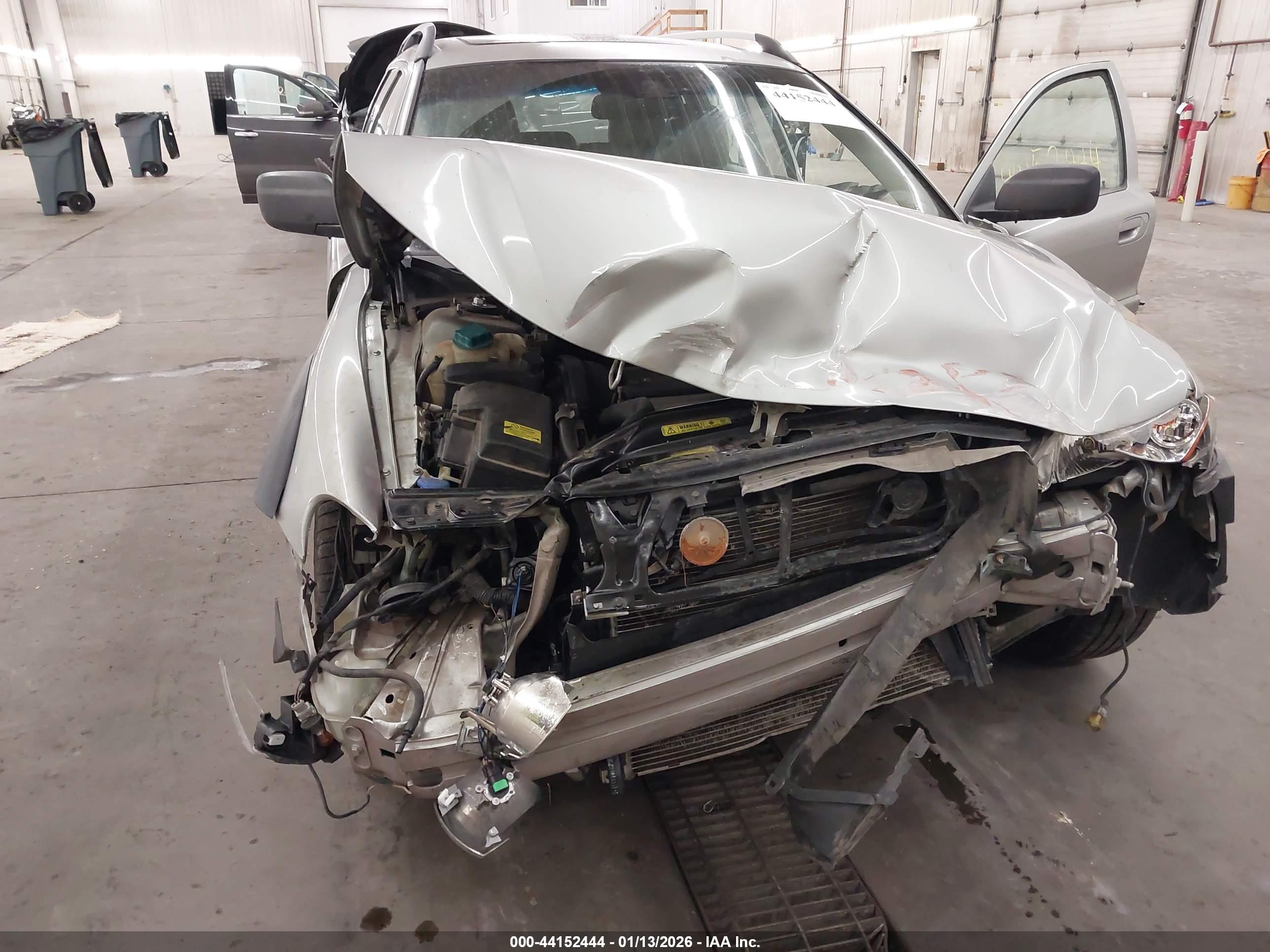 VOLVO XC70 image 6