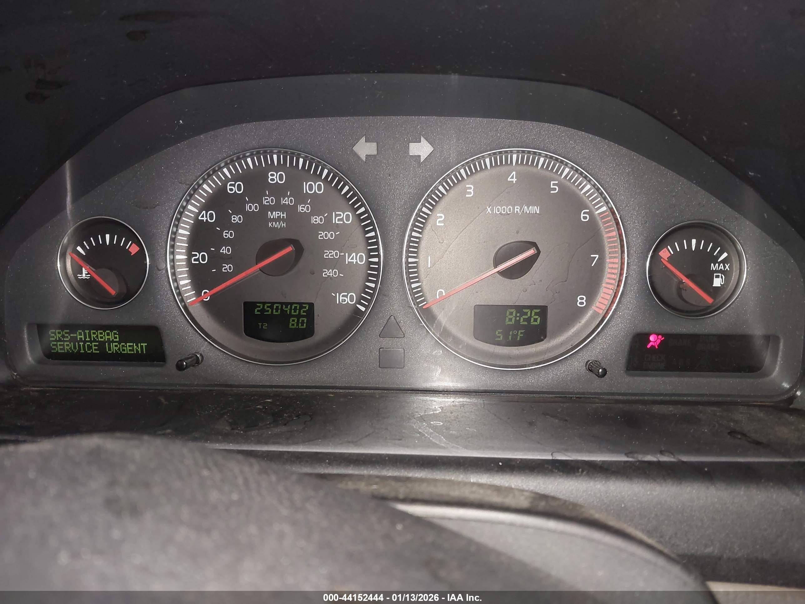 VOLVO XC70 image 7