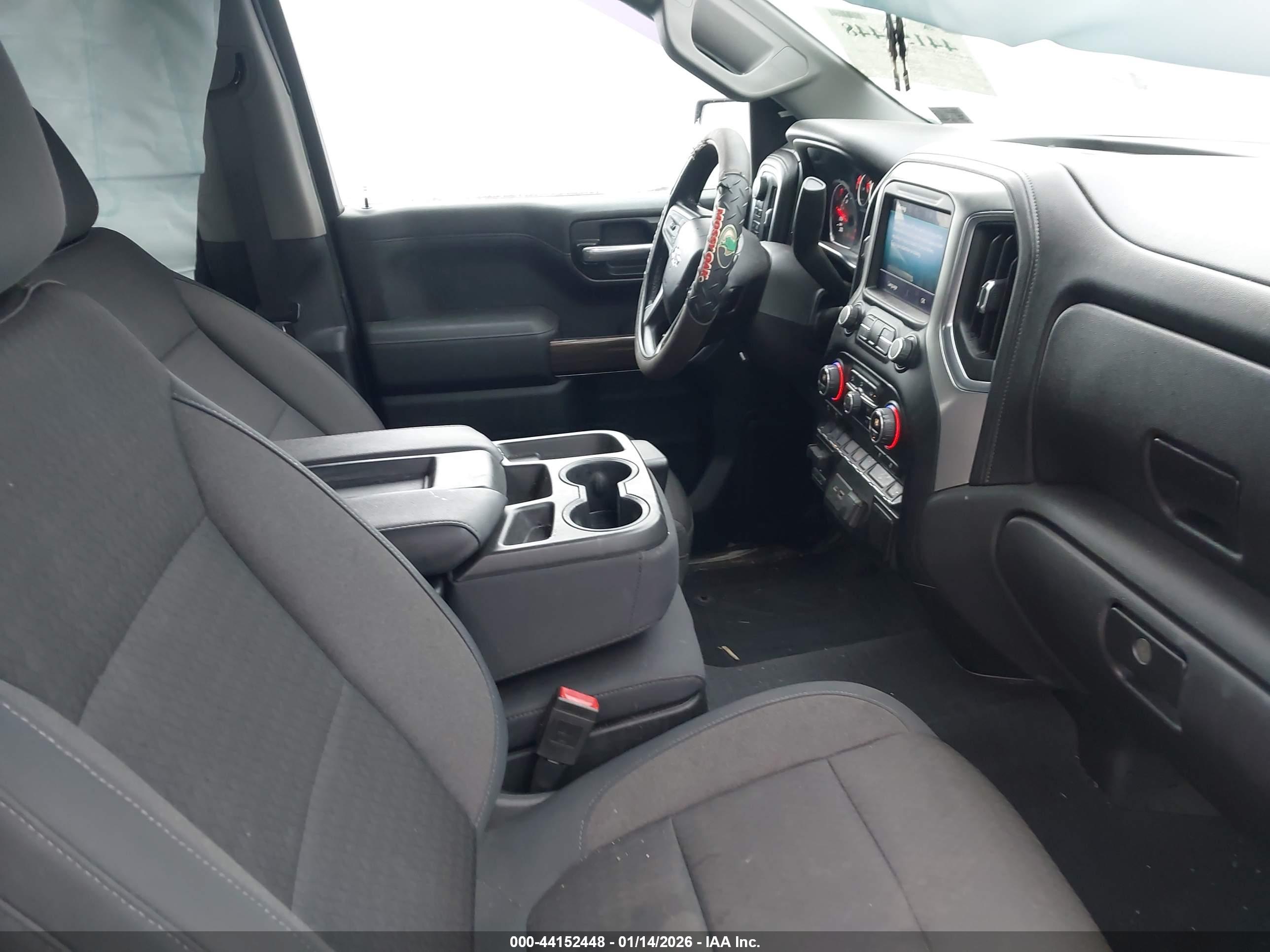 CHEVROLET SILVERADO image 5