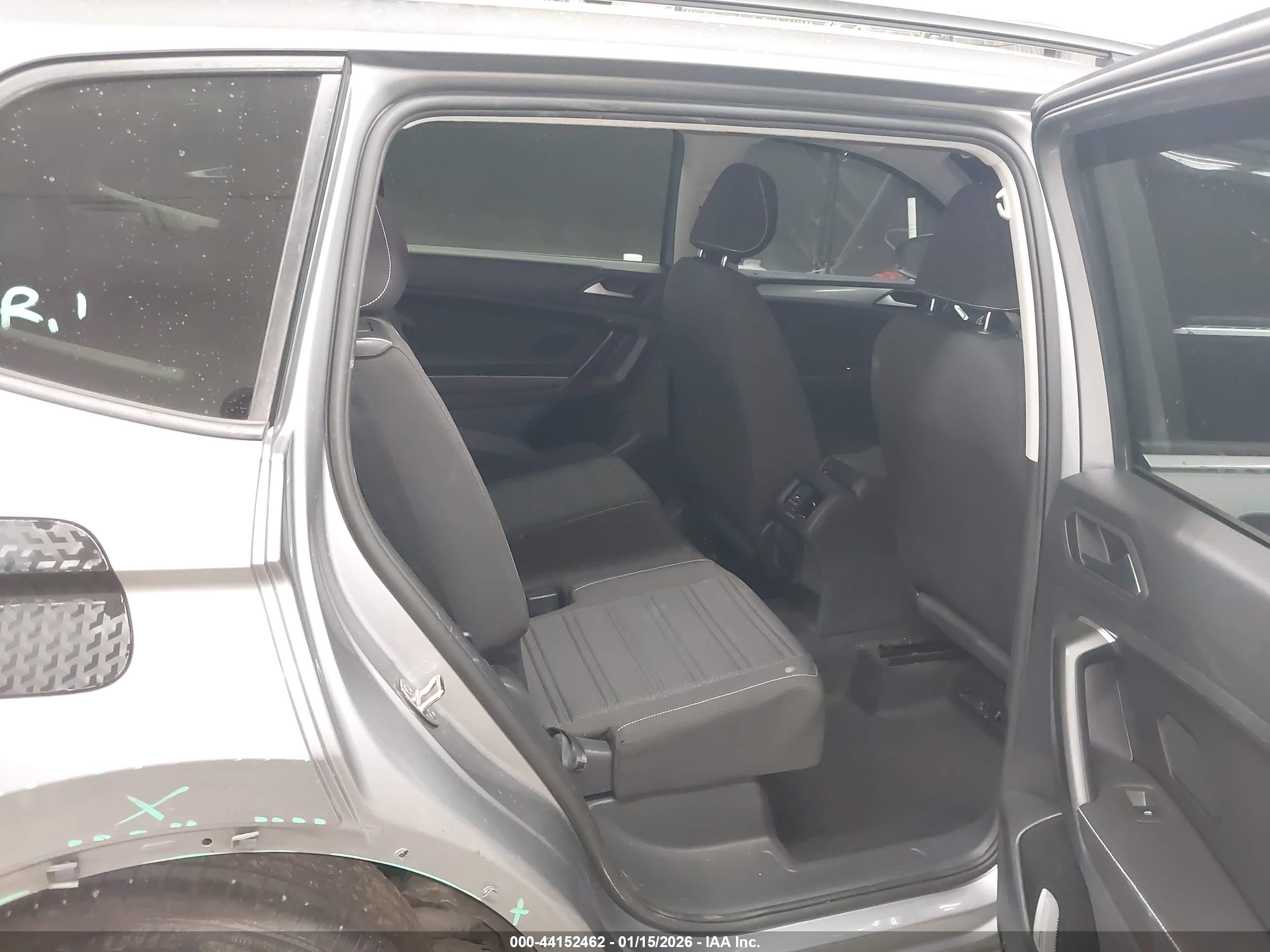 VOLKSWAGEN TIGUAN image 8