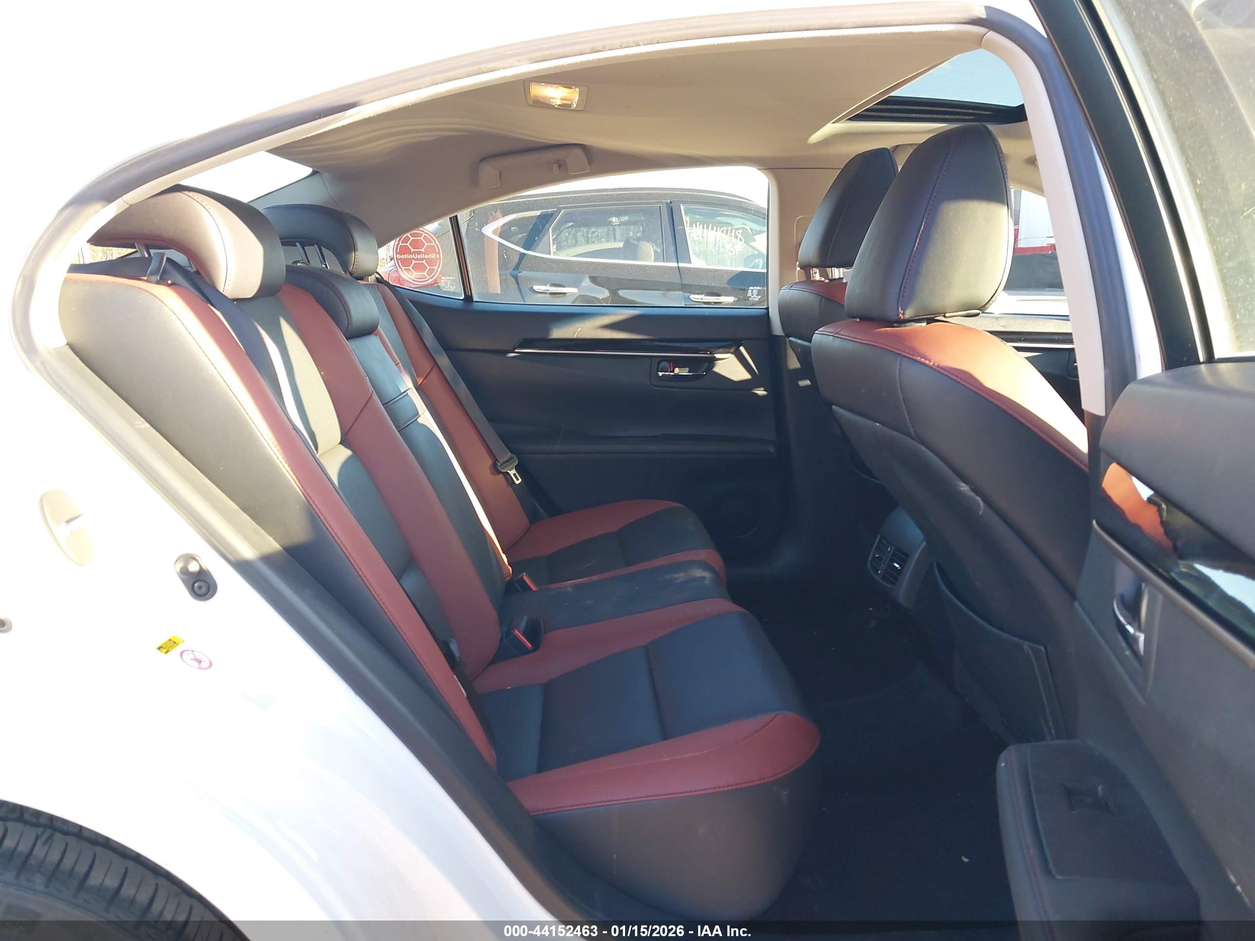 LEXUS ES image 8
