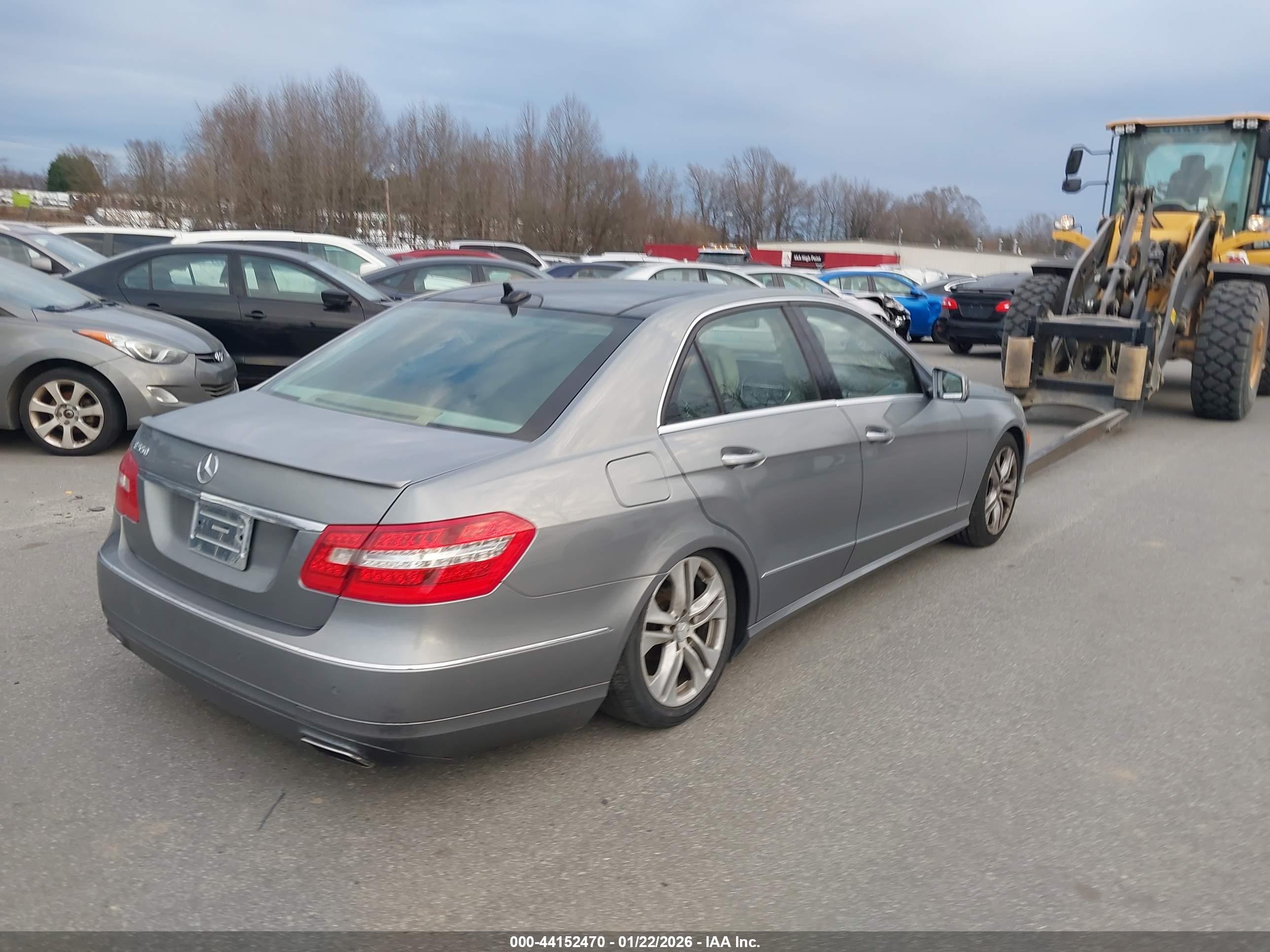 MERCEDES-BENZ E image 4