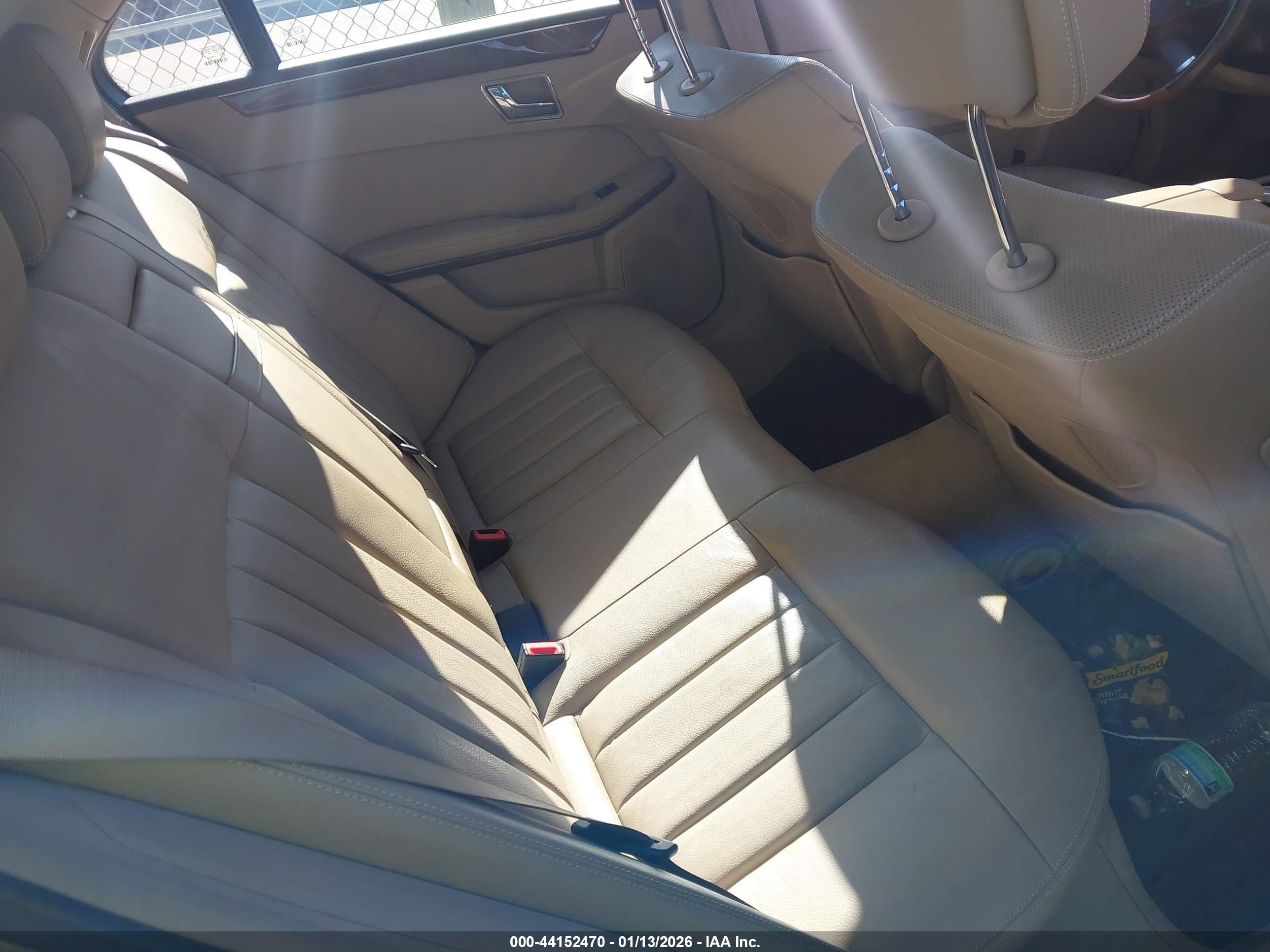 MERCEDES-BENZ E image 8