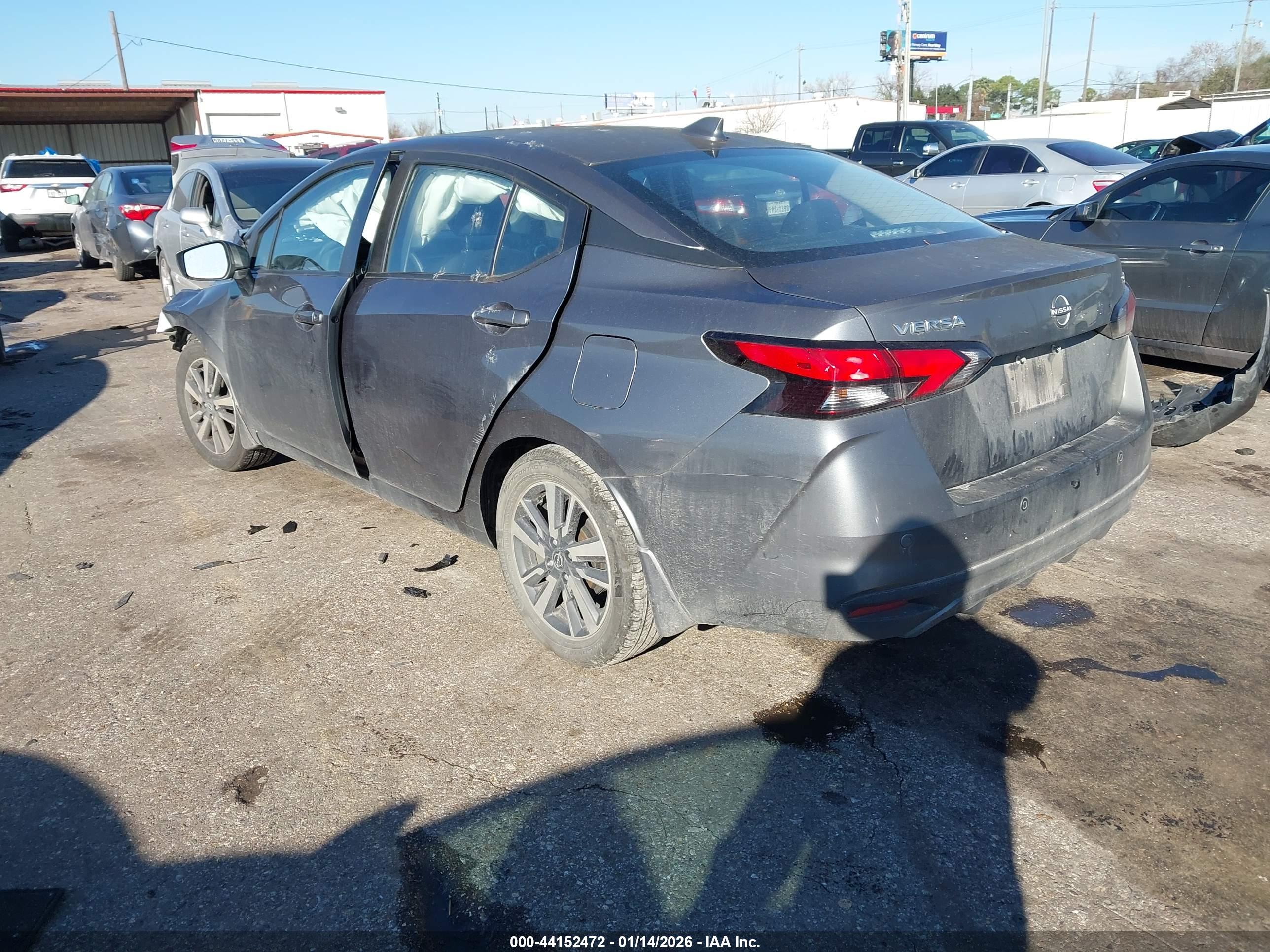 NISSAN VERSA image 3