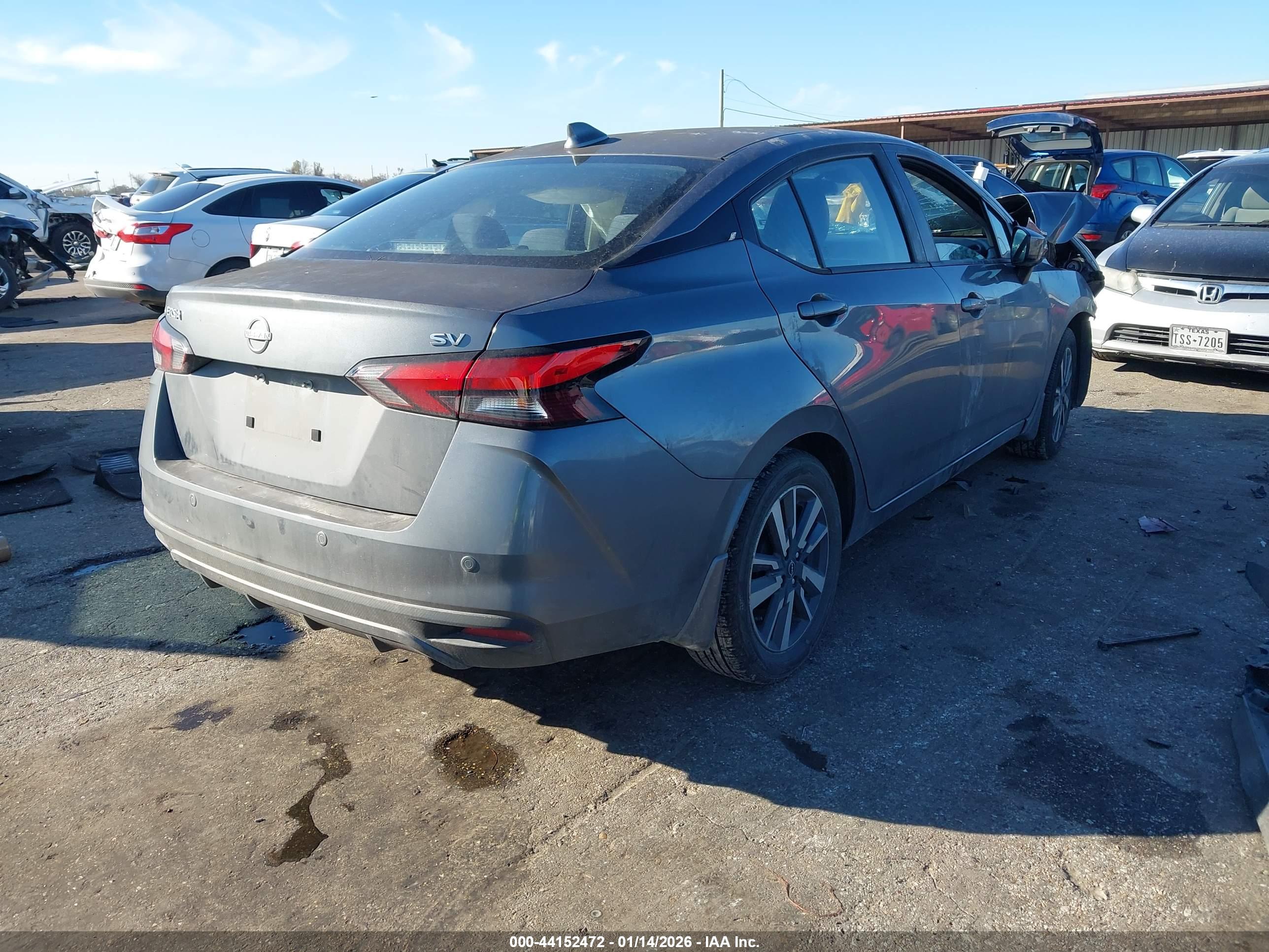 NISSAN VERSA image 4