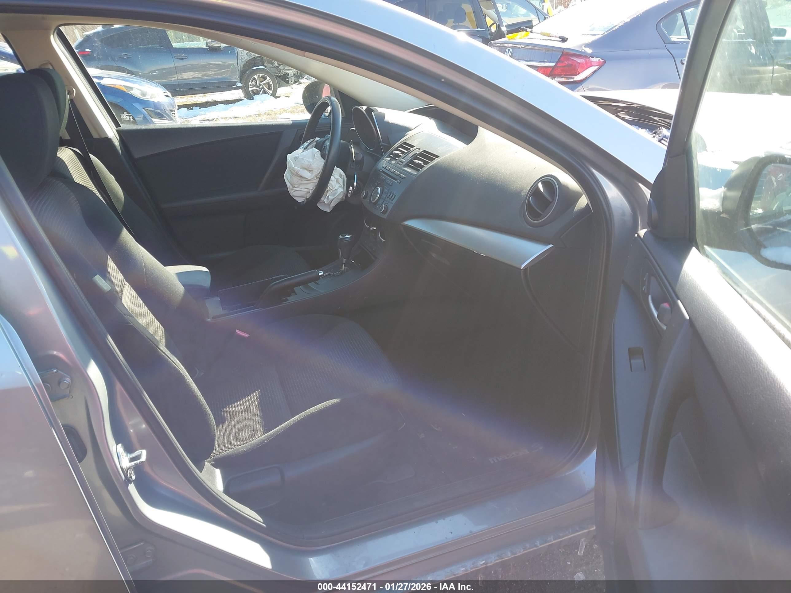MAZDA MAZDA3 image 5