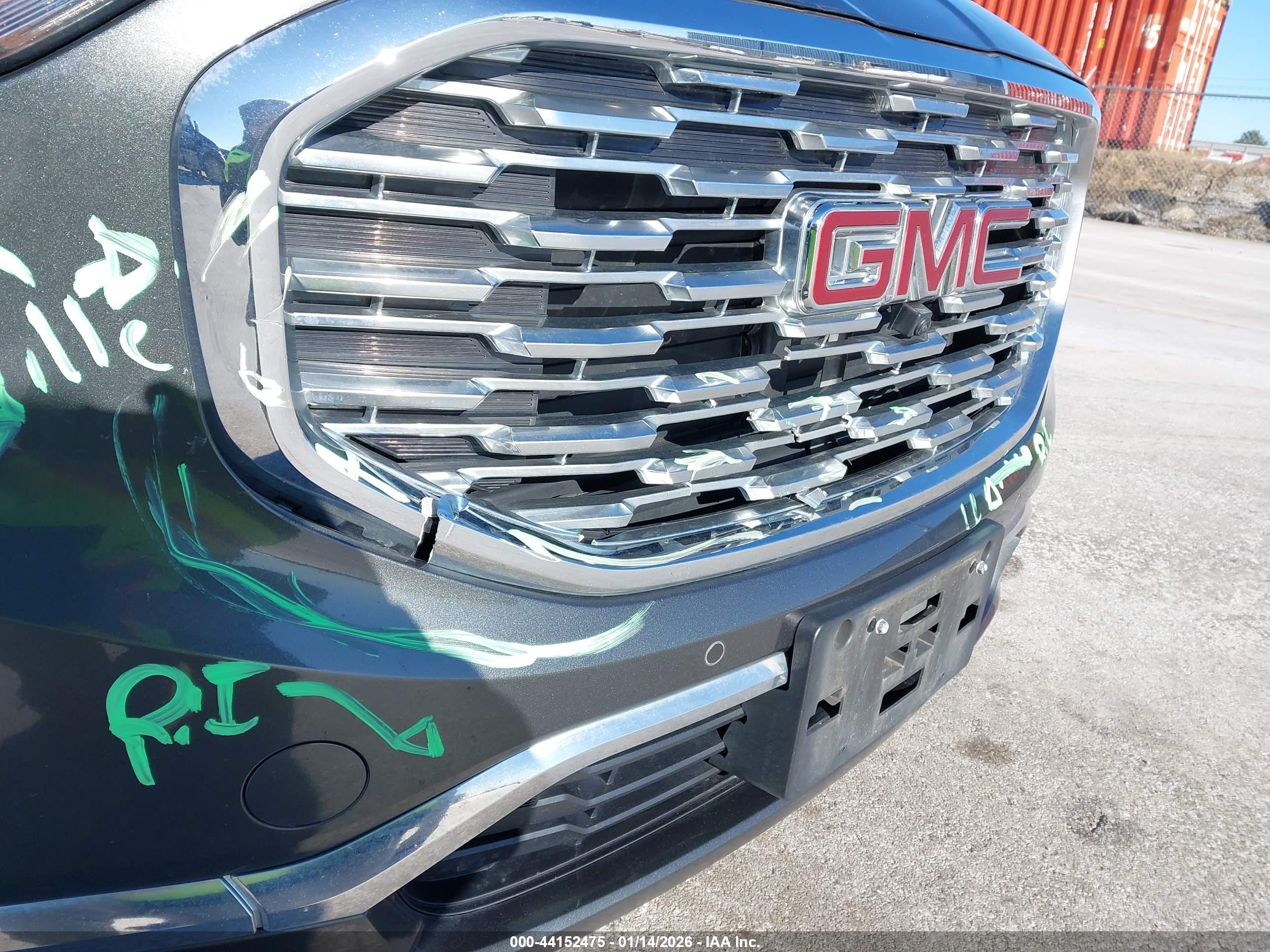 GMC TERRAIN image 6