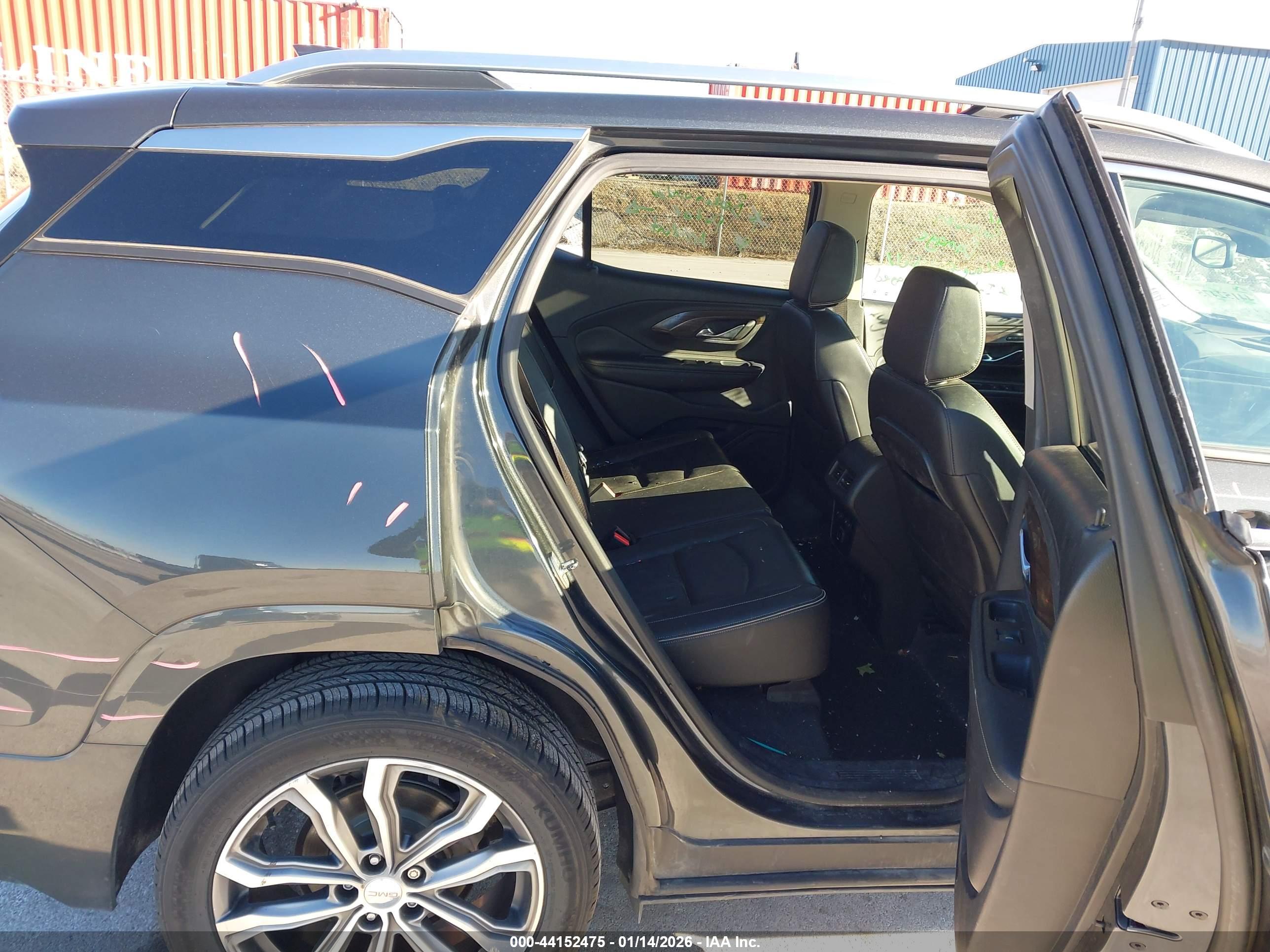 GMC TERRAIN image 8