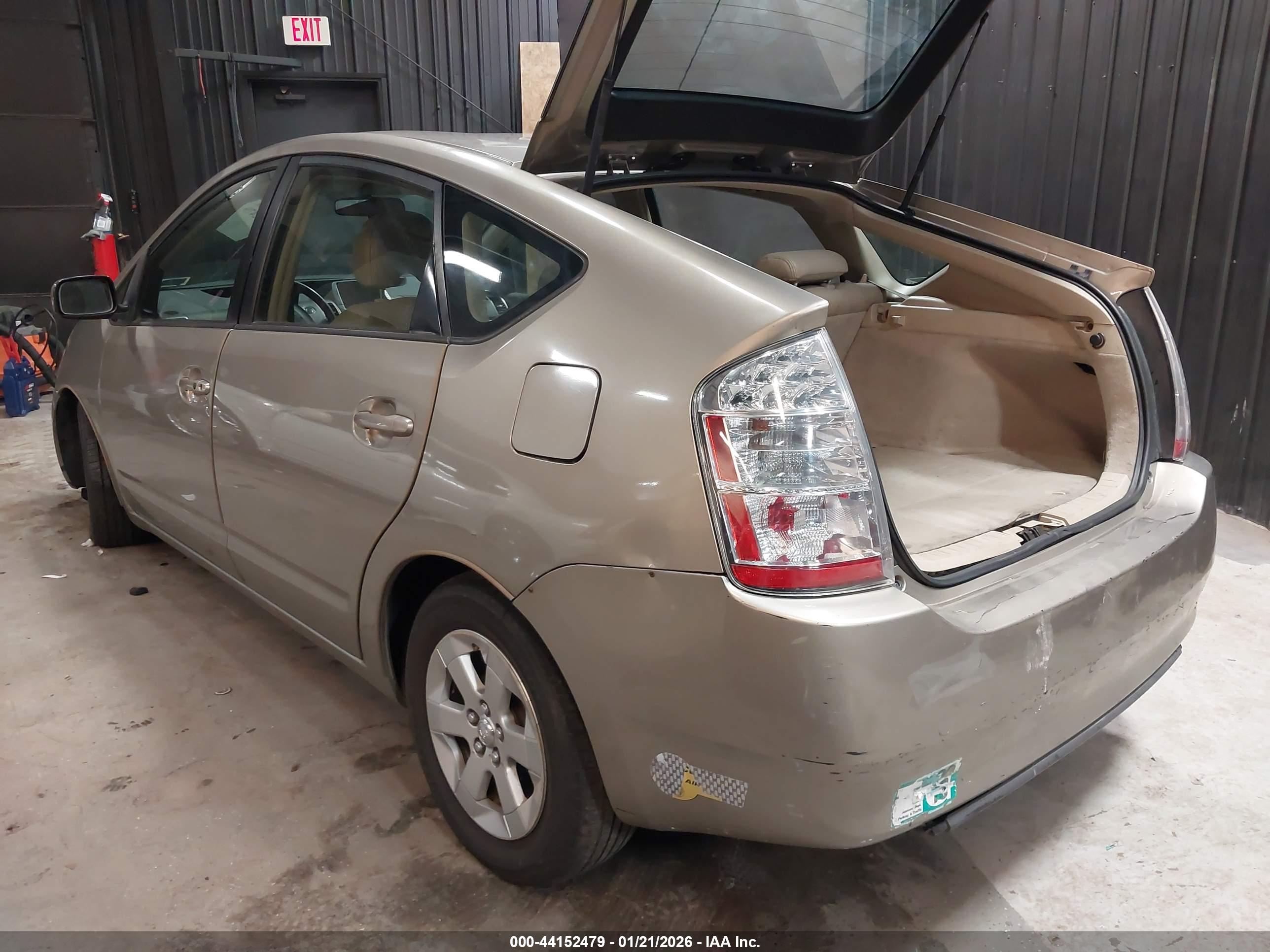 TOYOTA PRIUS image 3