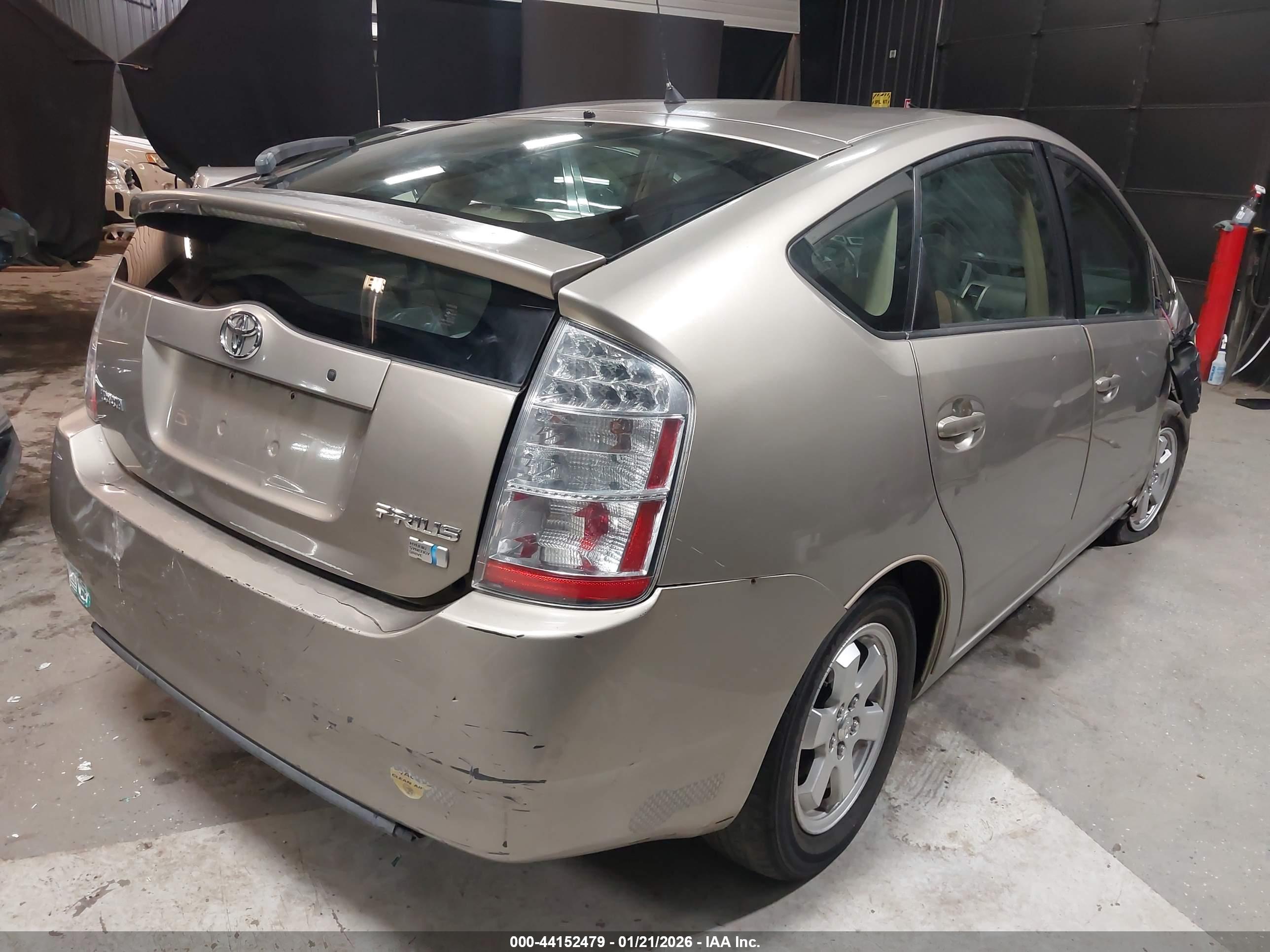 TOYOTA PRIUS image 4