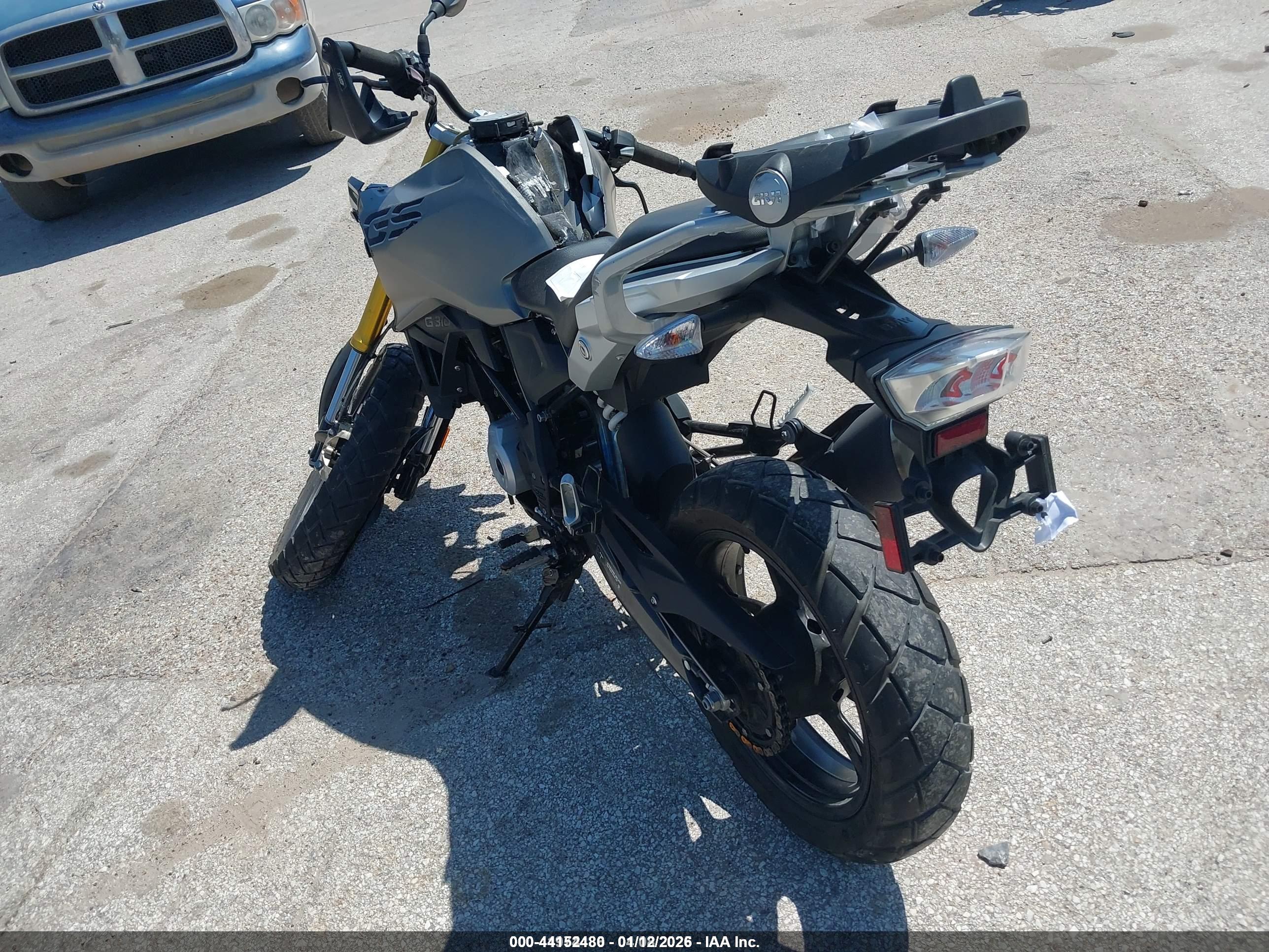 BMW G310 image 3