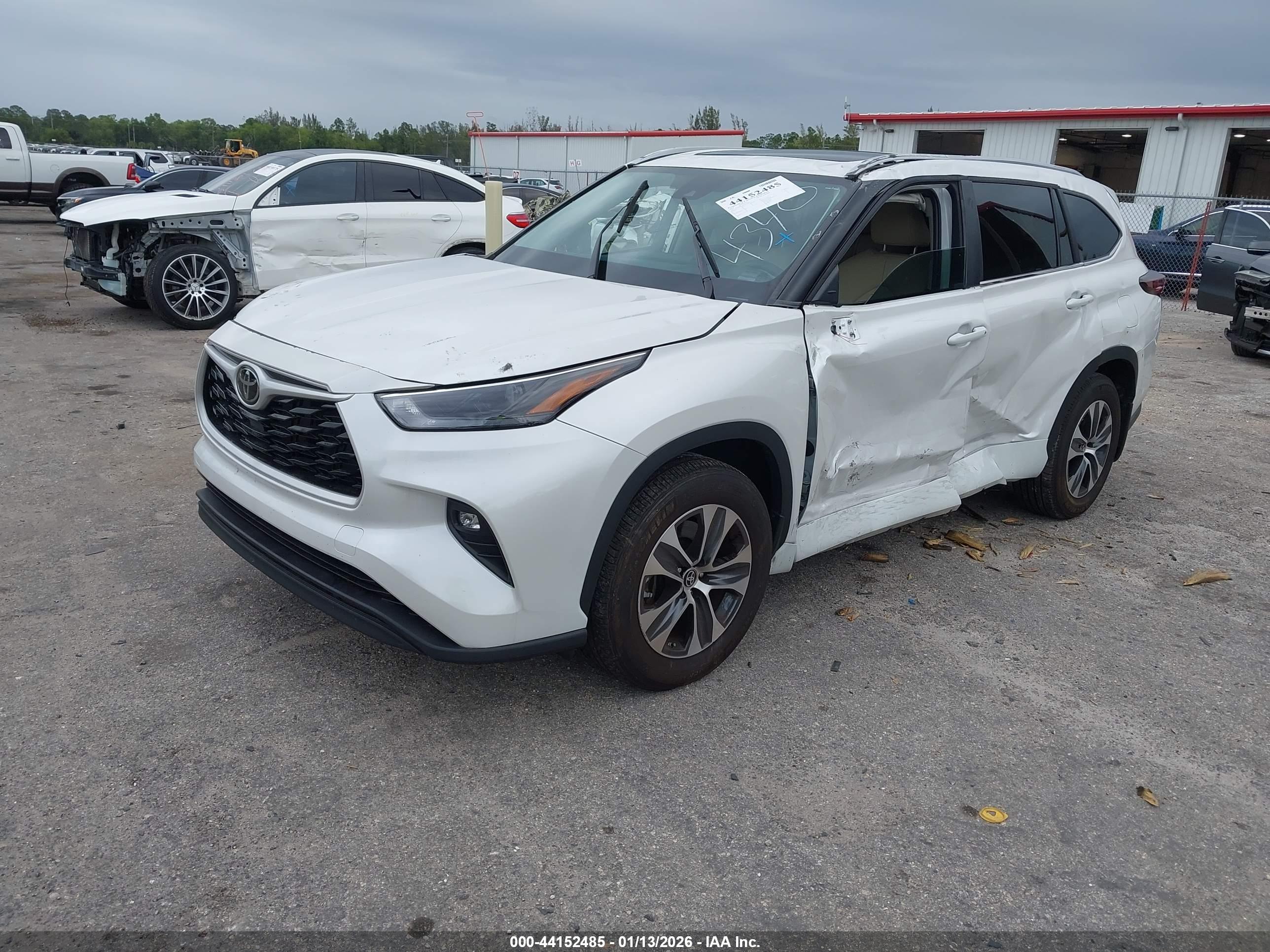 TOYOTA HIGHLANDER image 2