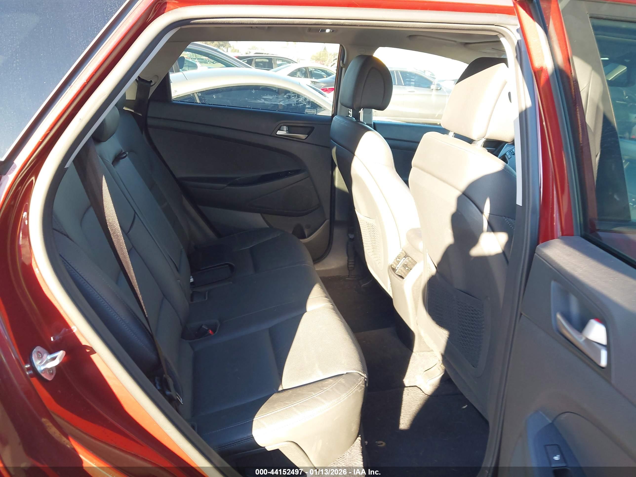 HYUNDAI TUCSON image 8