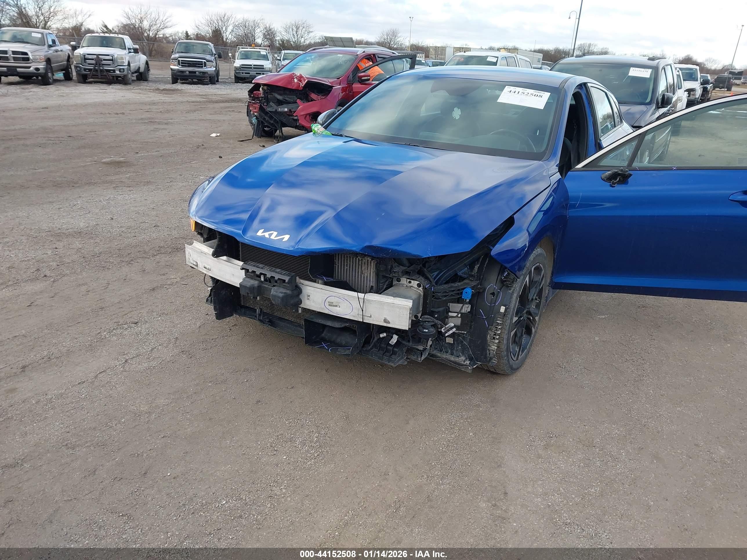 KIA K5 image 2
