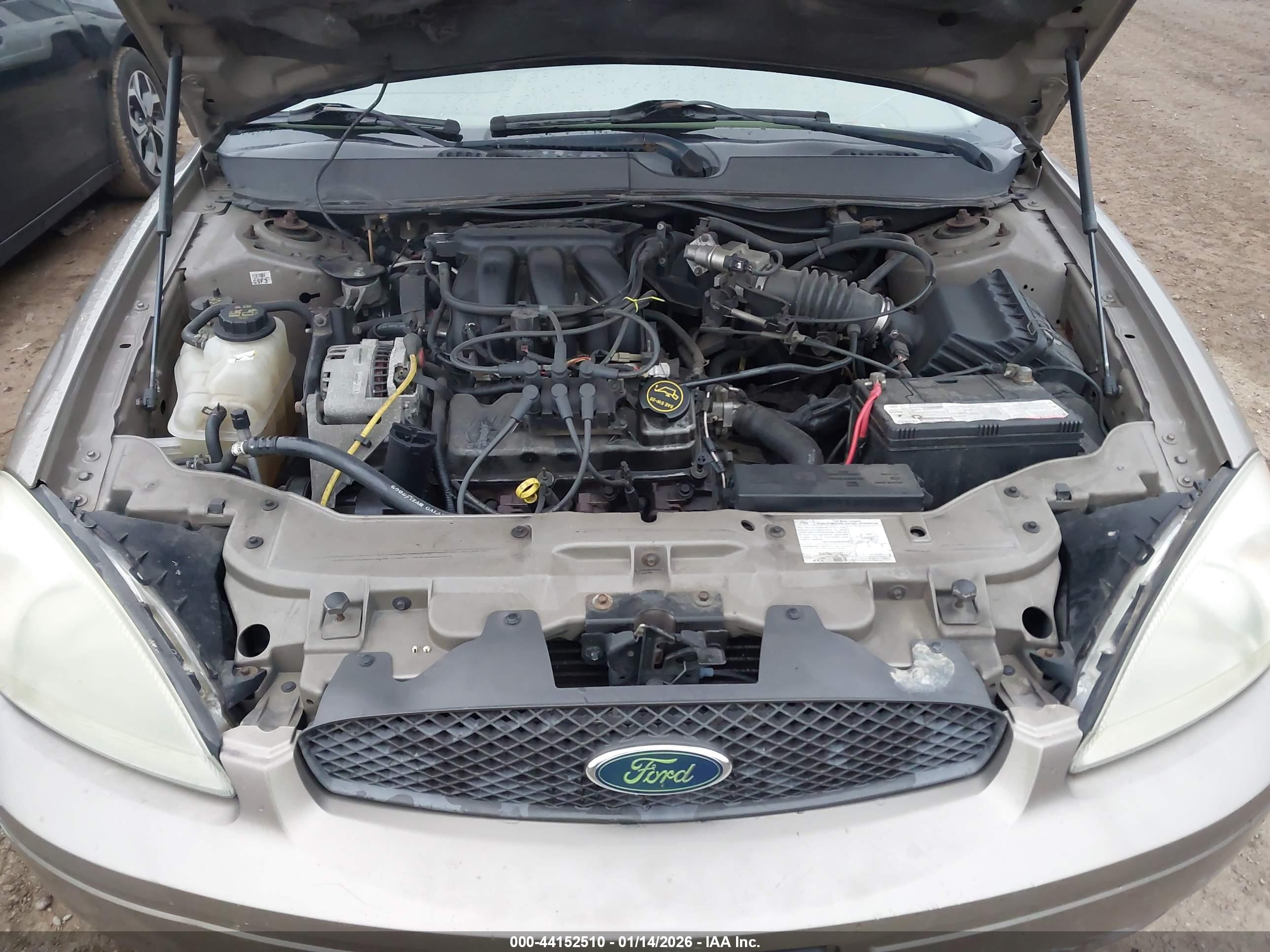FORD TAURUS image 10