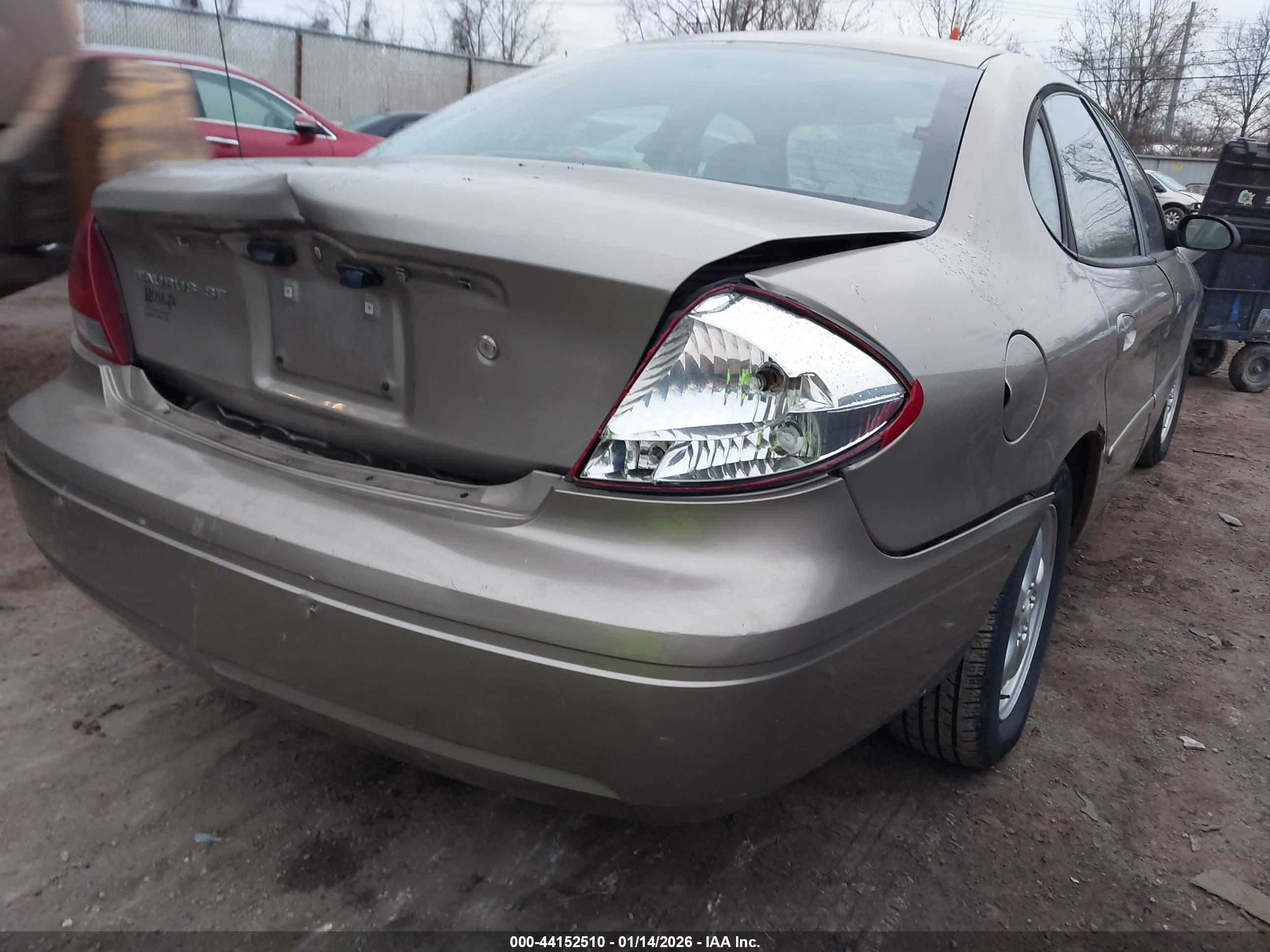 FORD TAURUS image 6