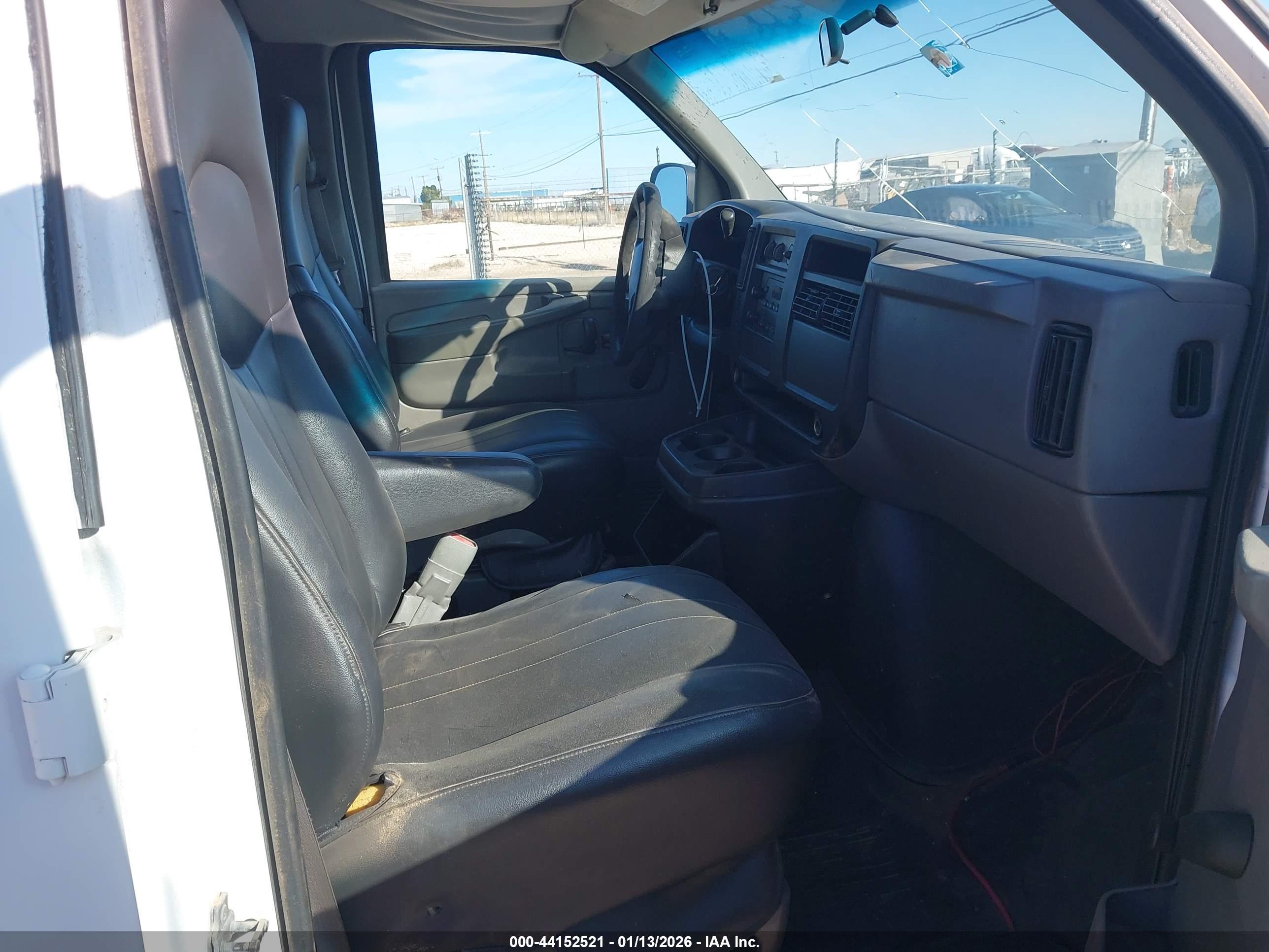 CHEVROLET EXPRESS image 5