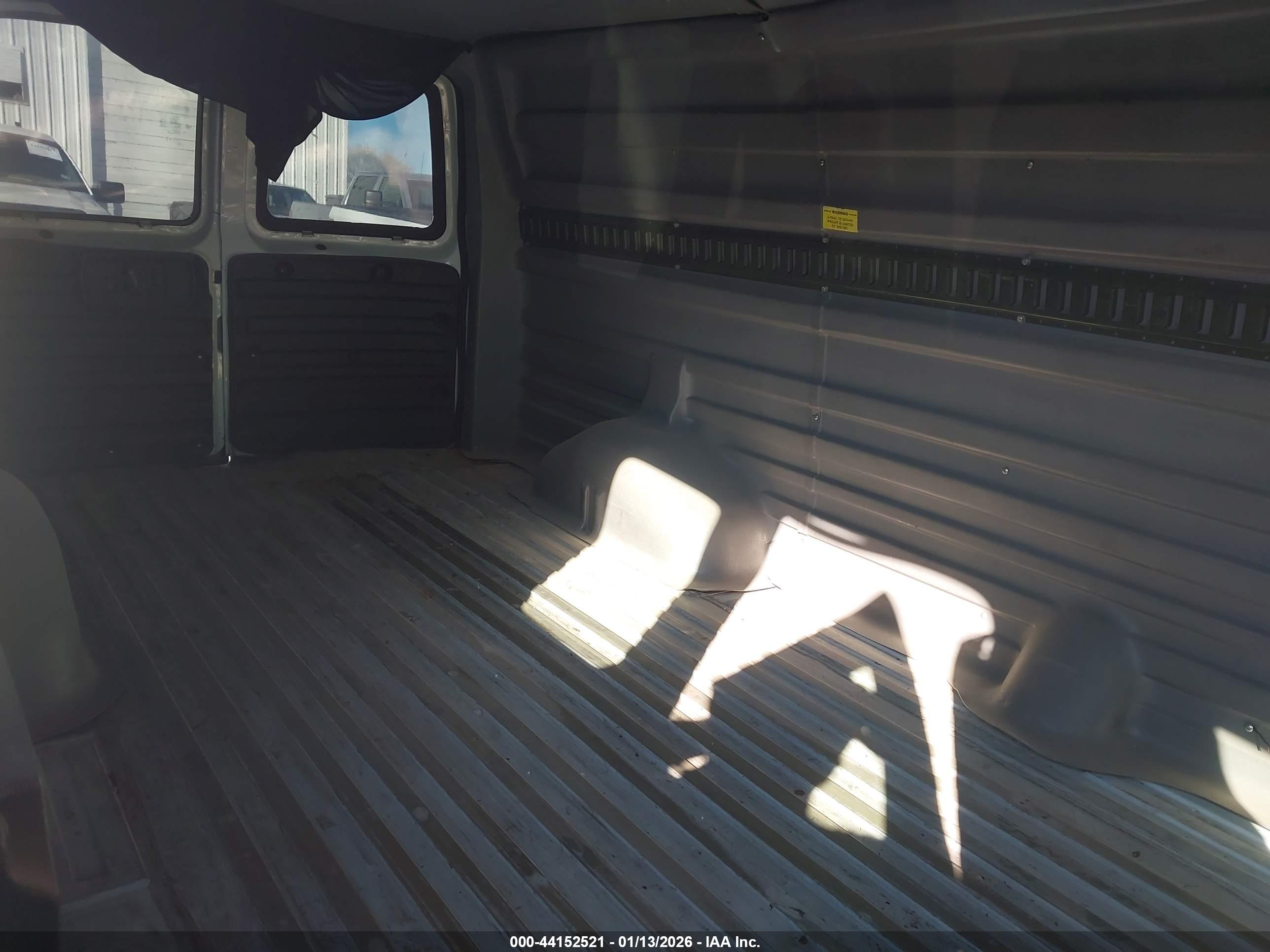 CHEVROLET EXPRESS image 8