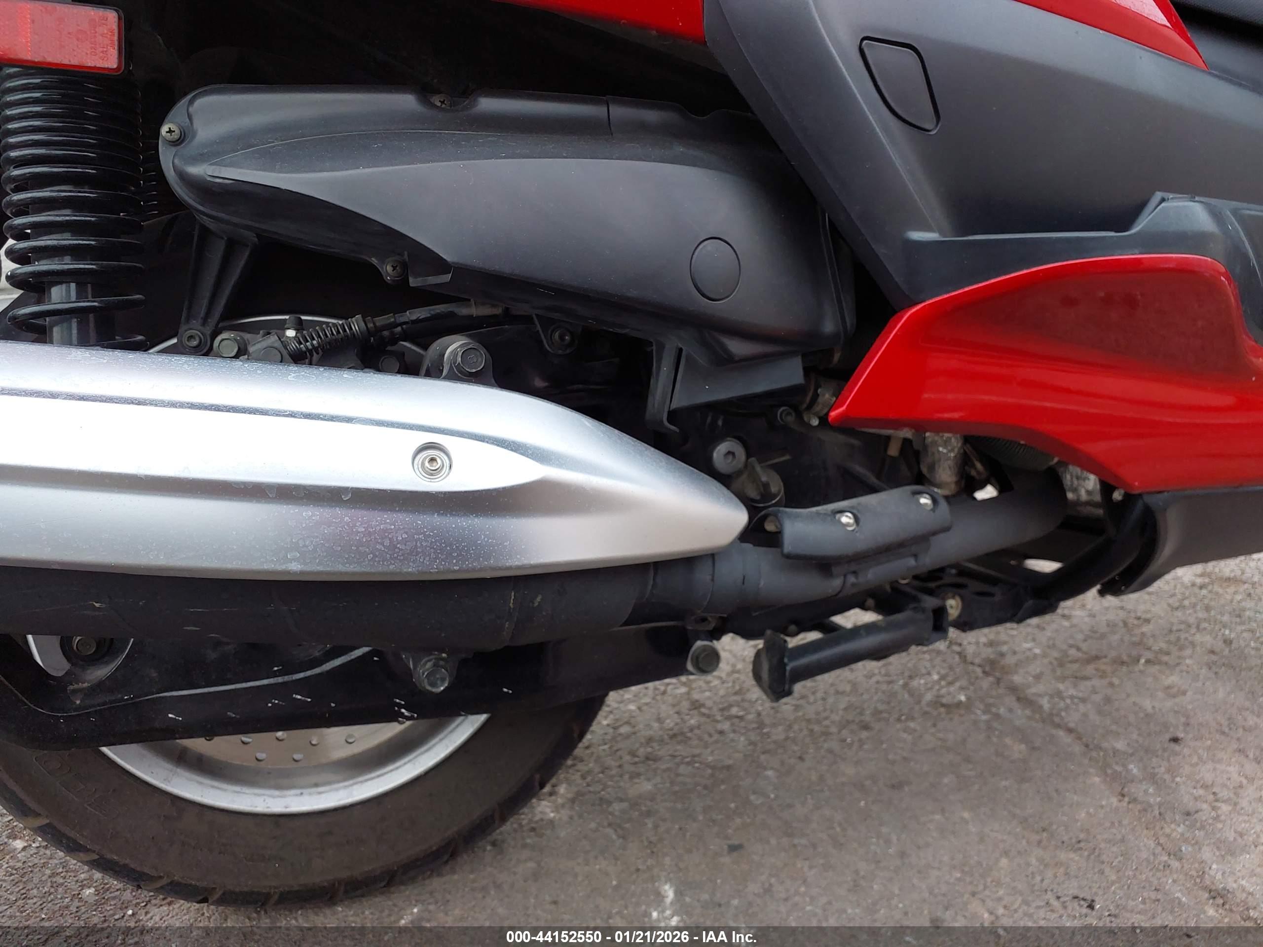 YAMAHA YP400 image 9
