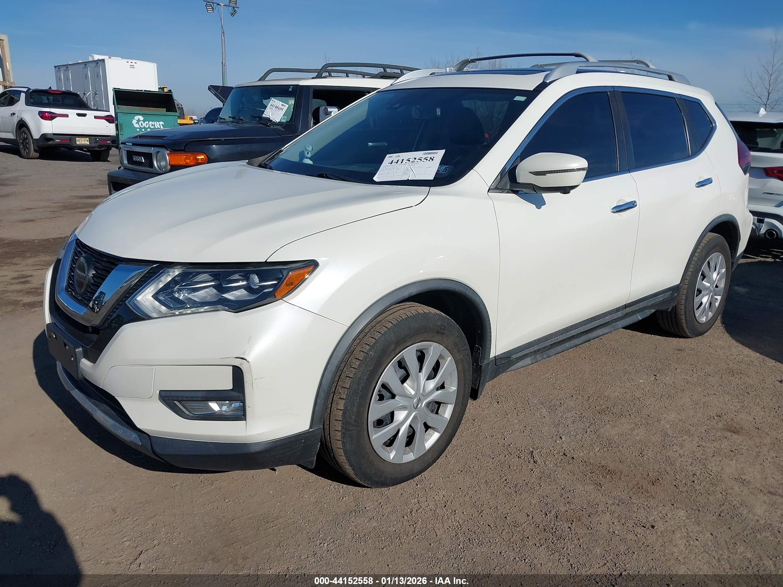 NISSAN ROGUE image 2