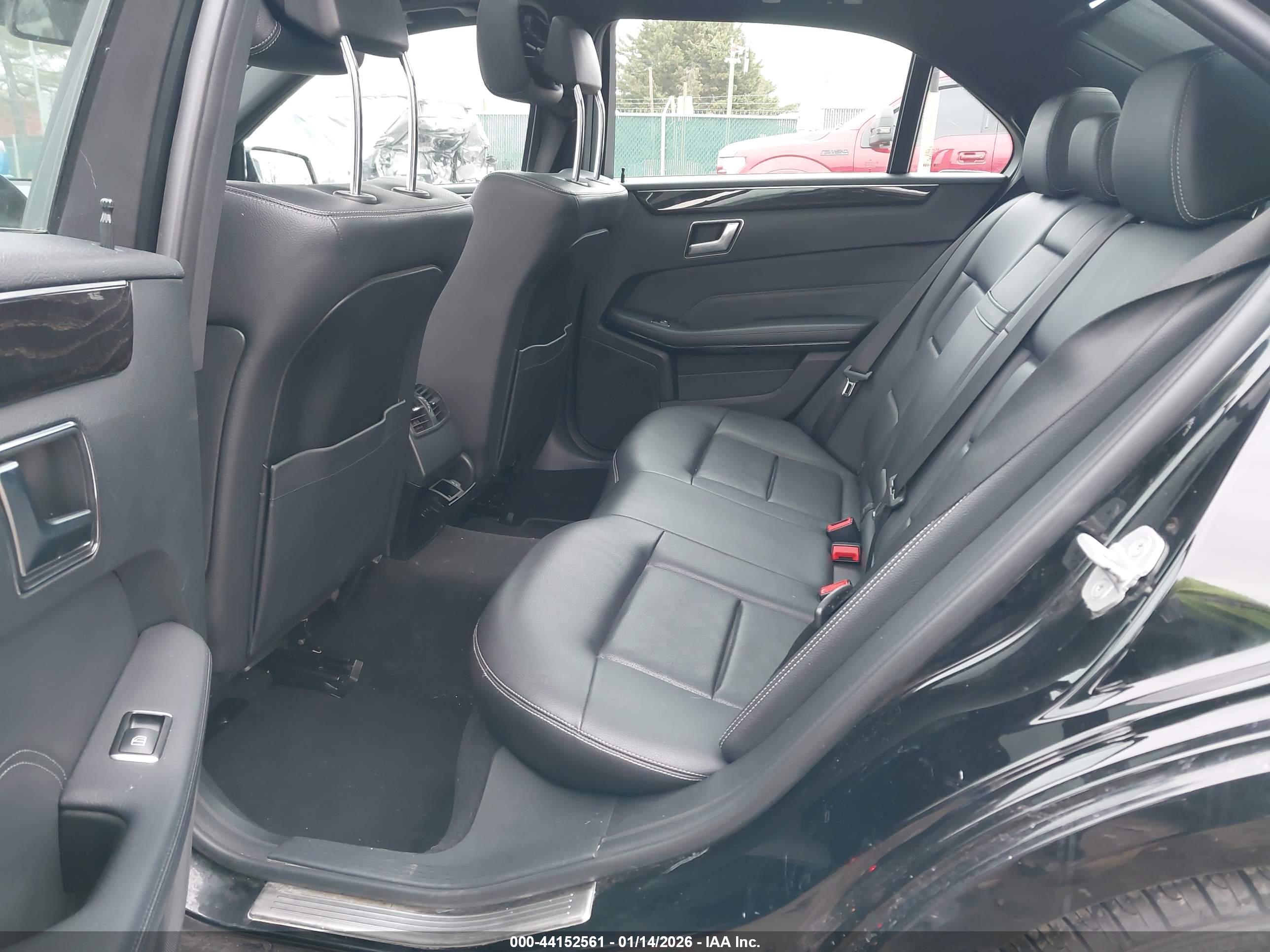 MERCEDES-BENZ E image 8