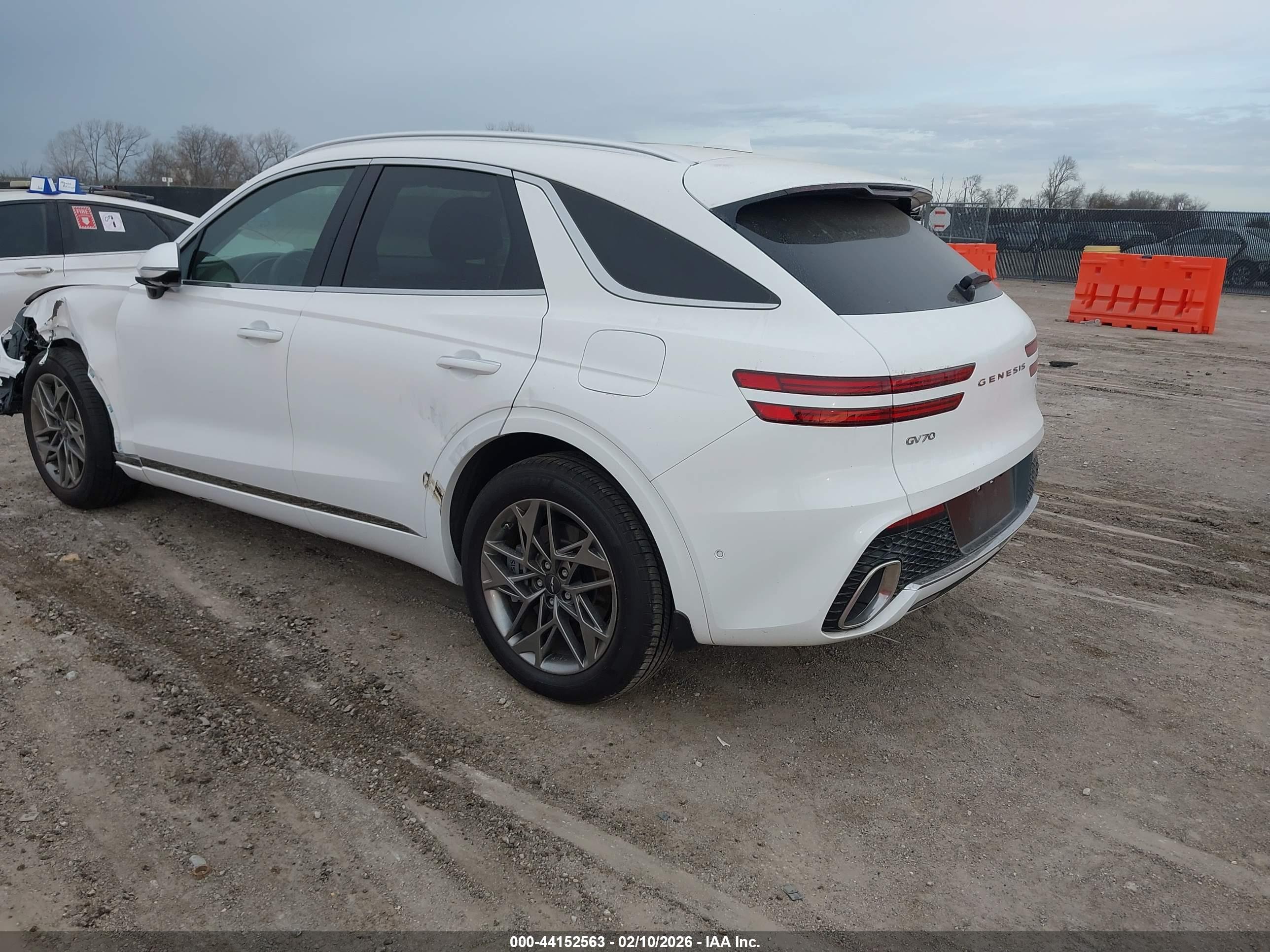 GENESIS GV70 image 3