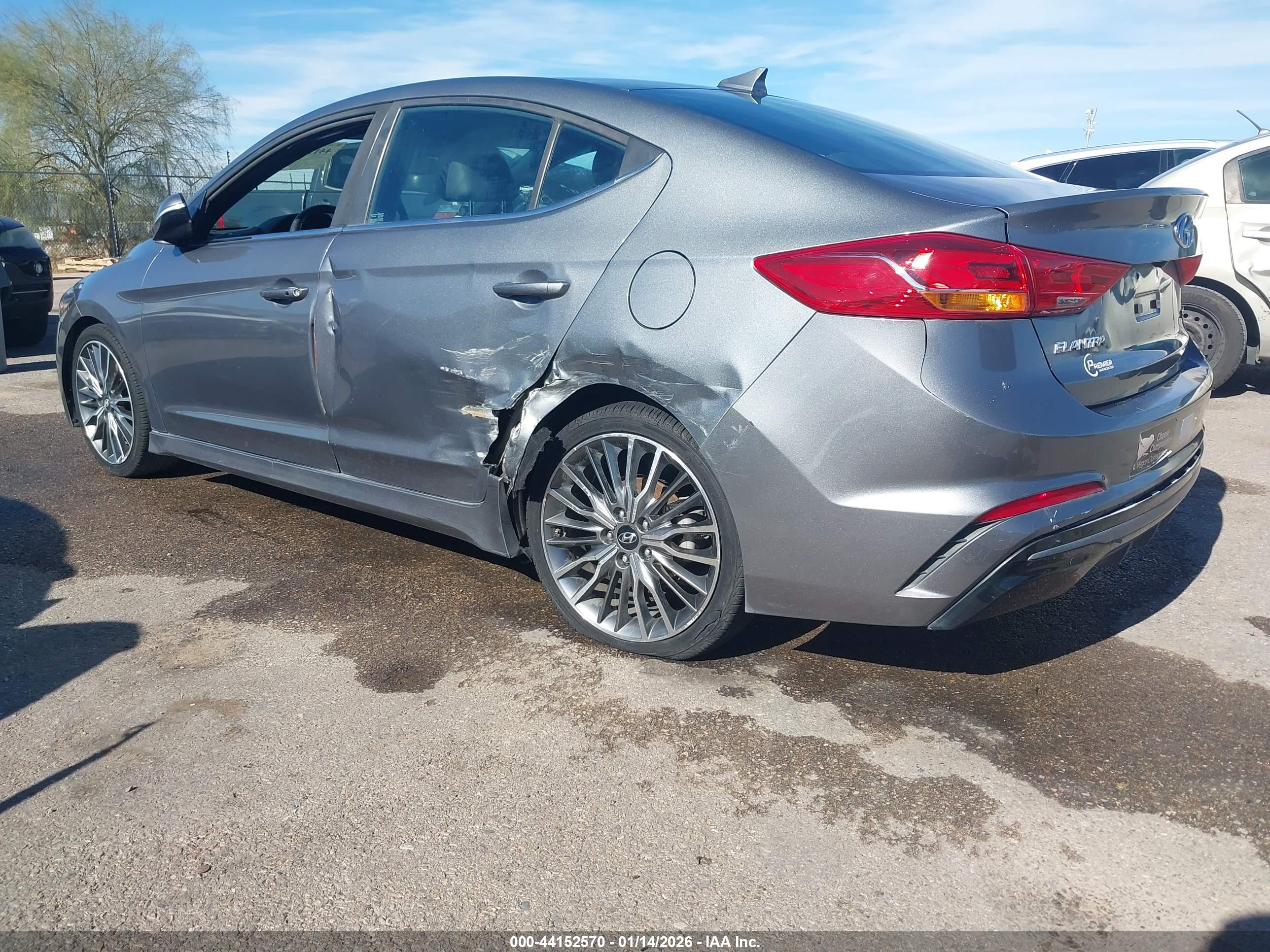 HYUNDAI ELANTRA image 3