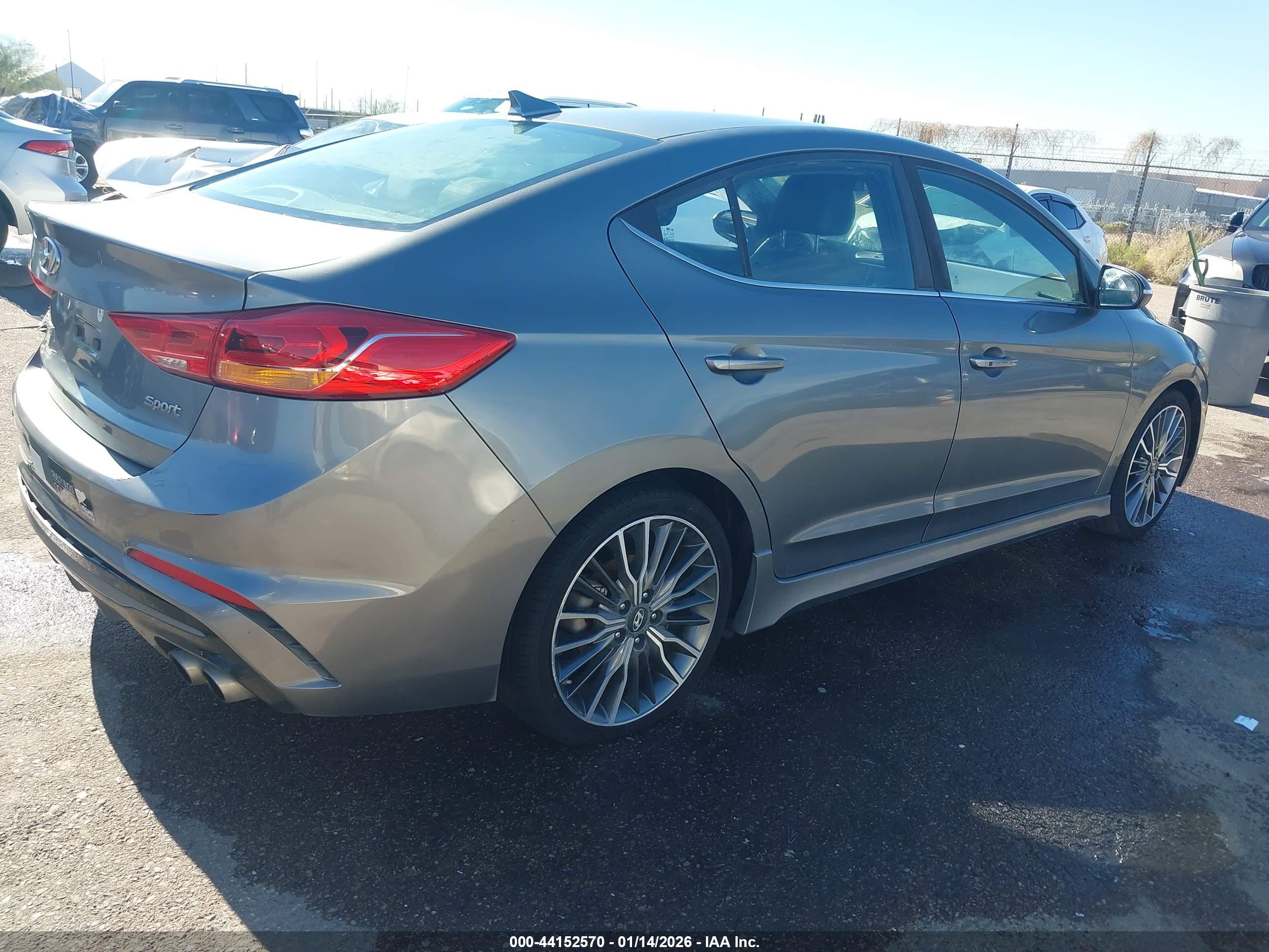 HYUNDAI ELANTRA image 4