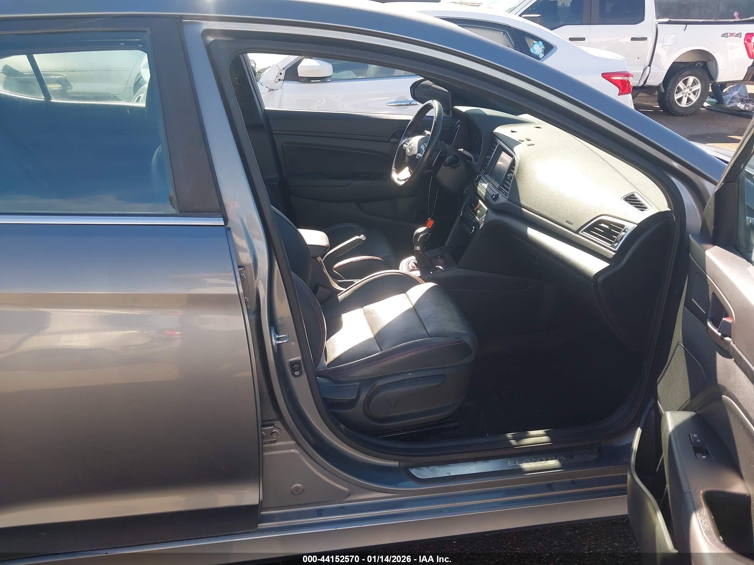 HYUNDAI ELANTRA image 5