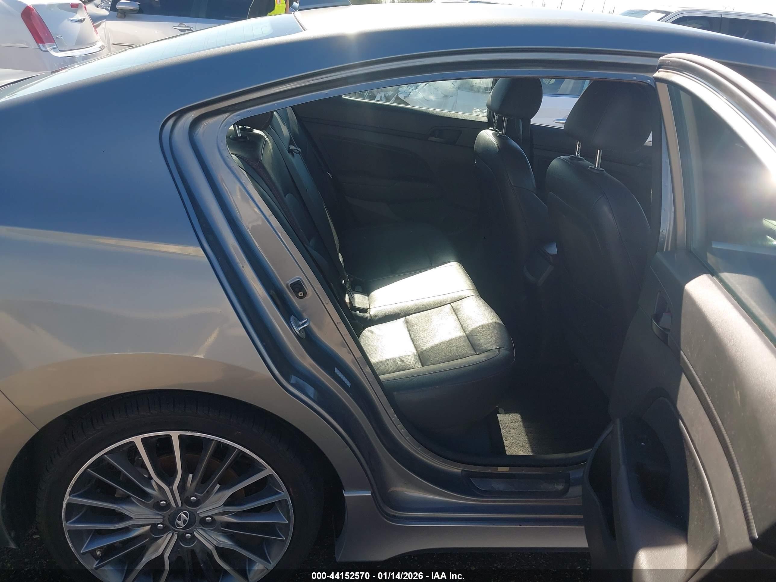 HYUNDAI ELANTRA image 8