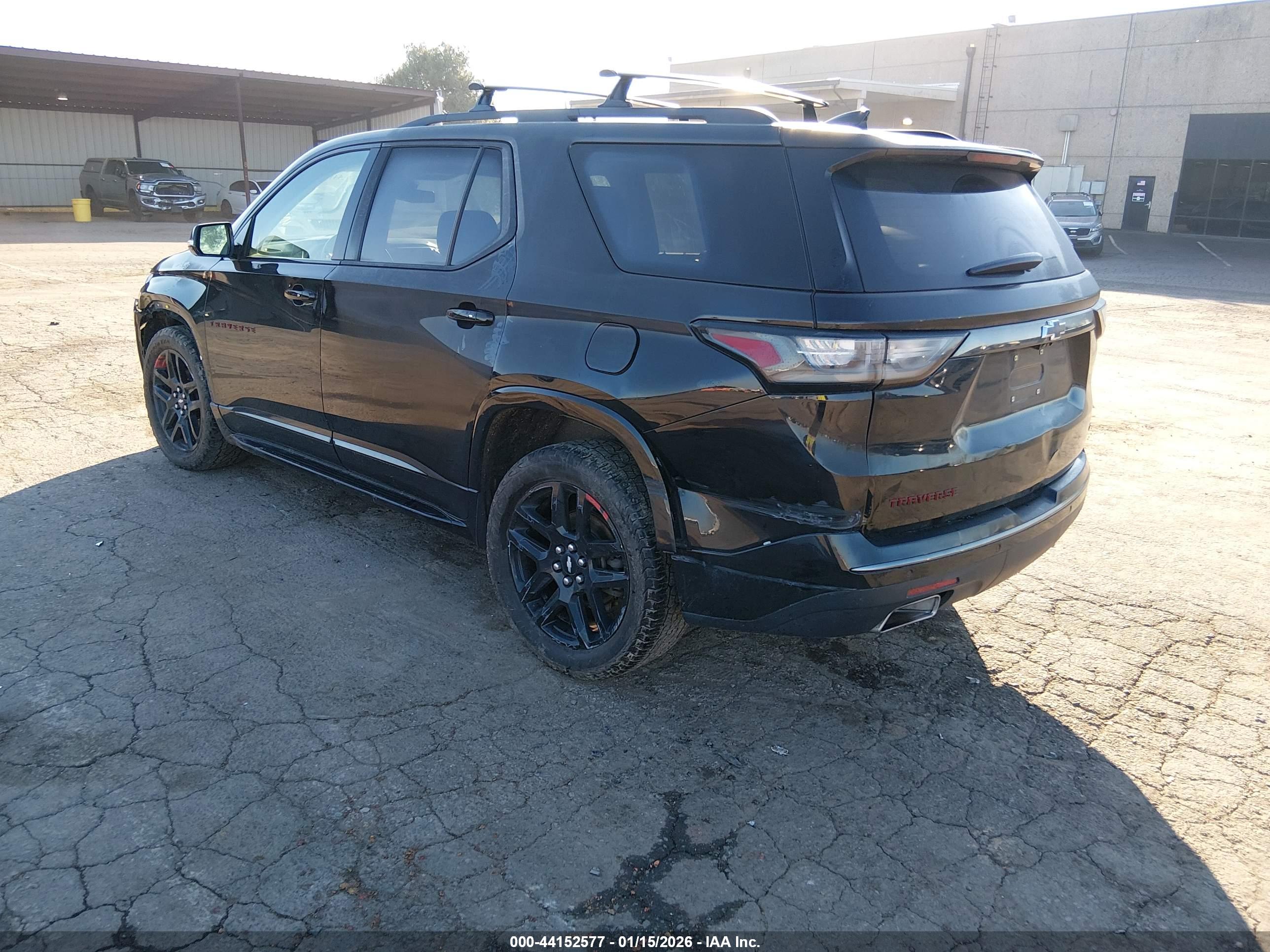 CHEVROLET TRAVERSE image 3